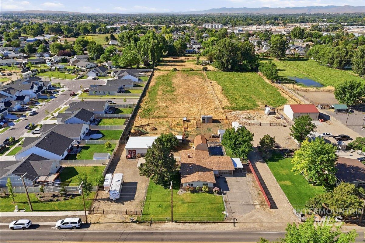 2717 E Victory, Nampa, Idaho 83687, 4 Bedrooms, 3 Bathrooms, Farm & Ranch For Sale, Price $739,900,MLS 98991041