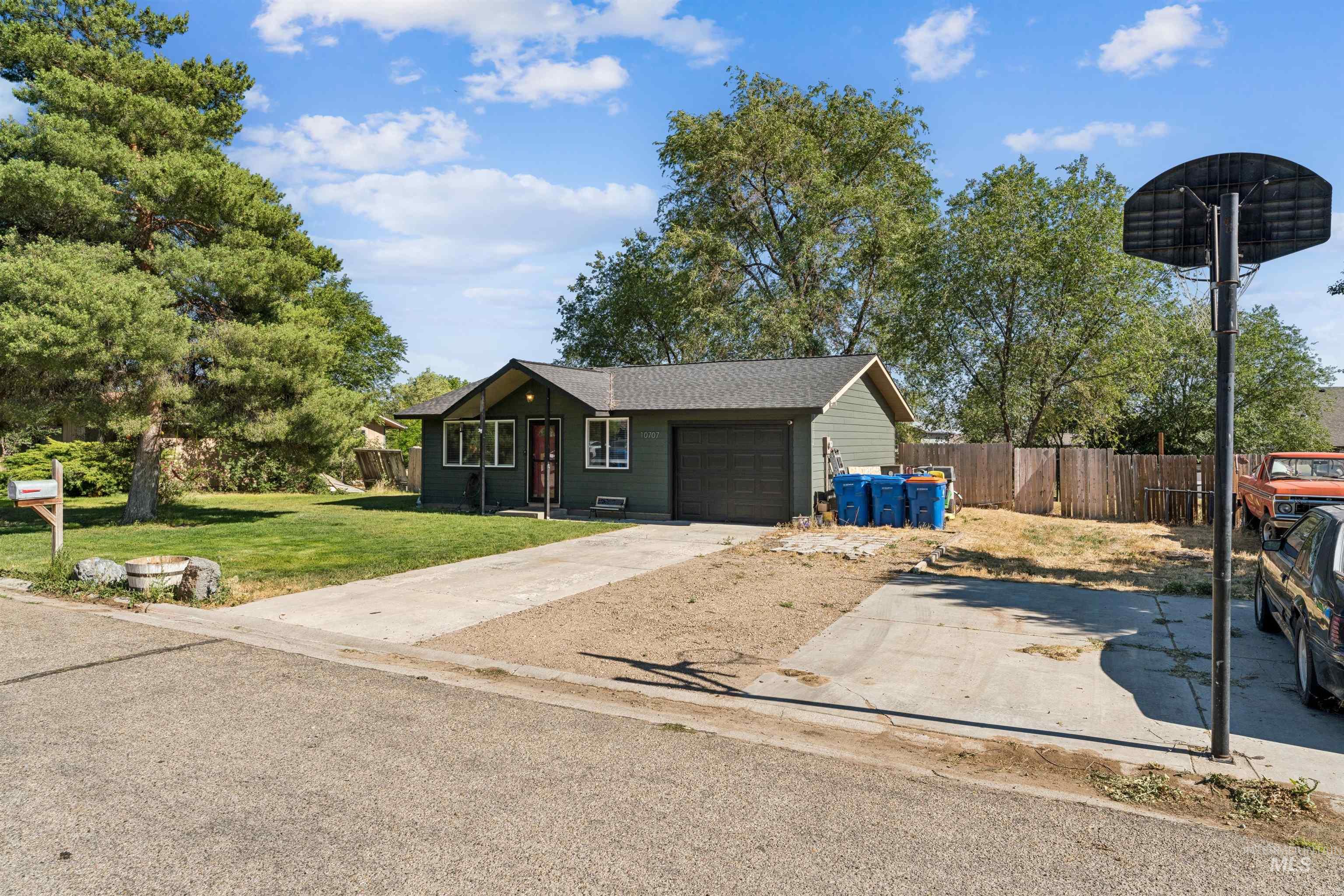 10707 W Blue Fox Ct, Boise, Idaho 83709, 3 Bedrooms, 1 Bathroom, Residential For Sale, Price $385,000, 98991042