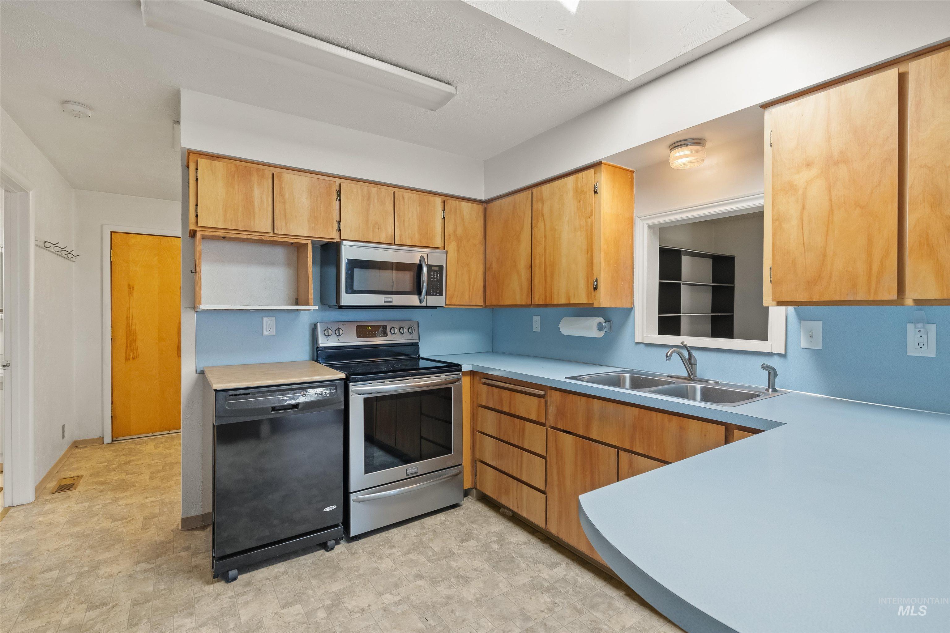 3601 12th Street, Lewiston, Idaho 83501, 2 Bedrooms, 1 Bathroom, Residential For Sale, Price $309,000, 98991044