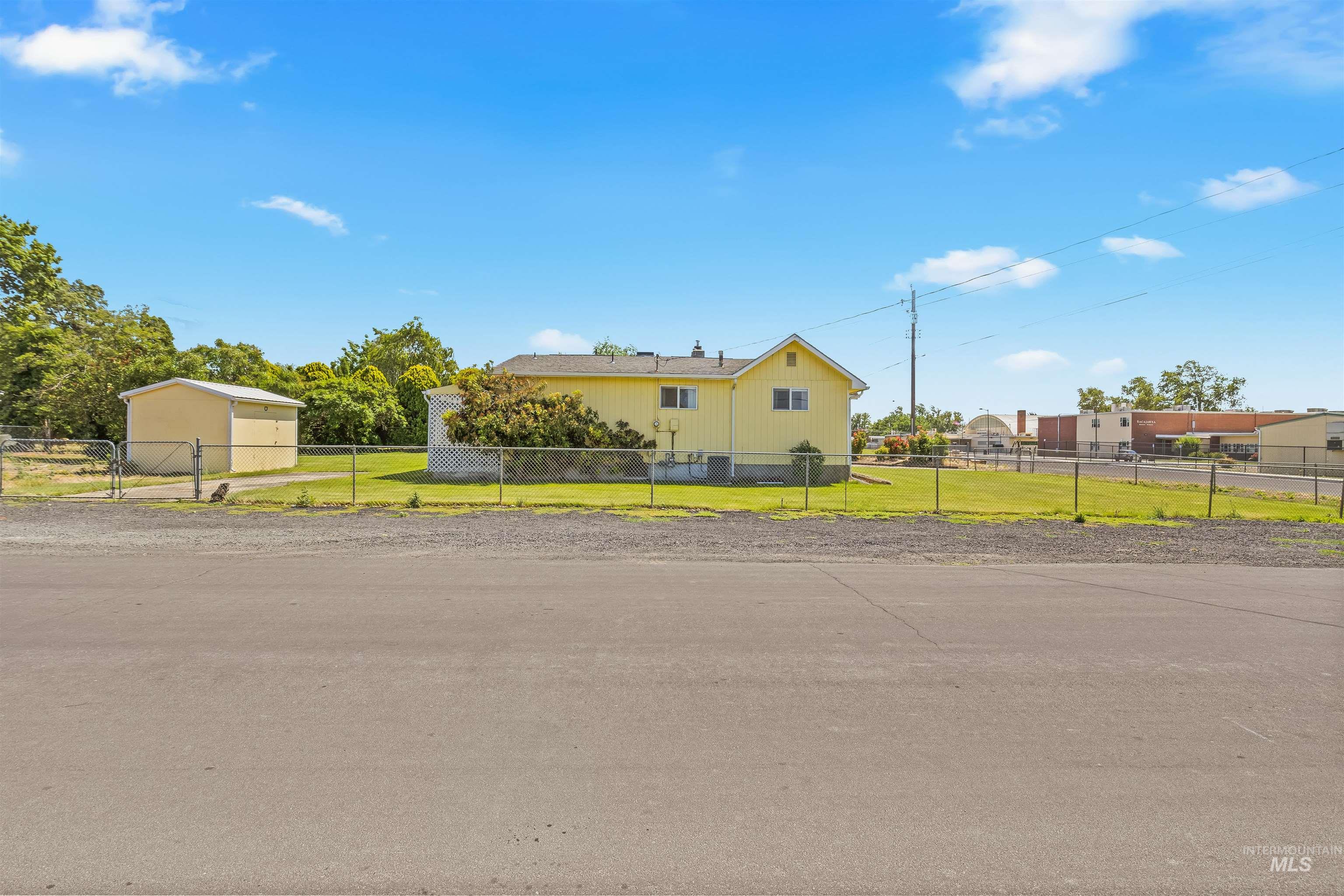 3601 12th Street, Lewiston, Idaho 83501, 2 Bedrooms, 1 Bathroom, Residential For Sale, Price $309,000, 98991044