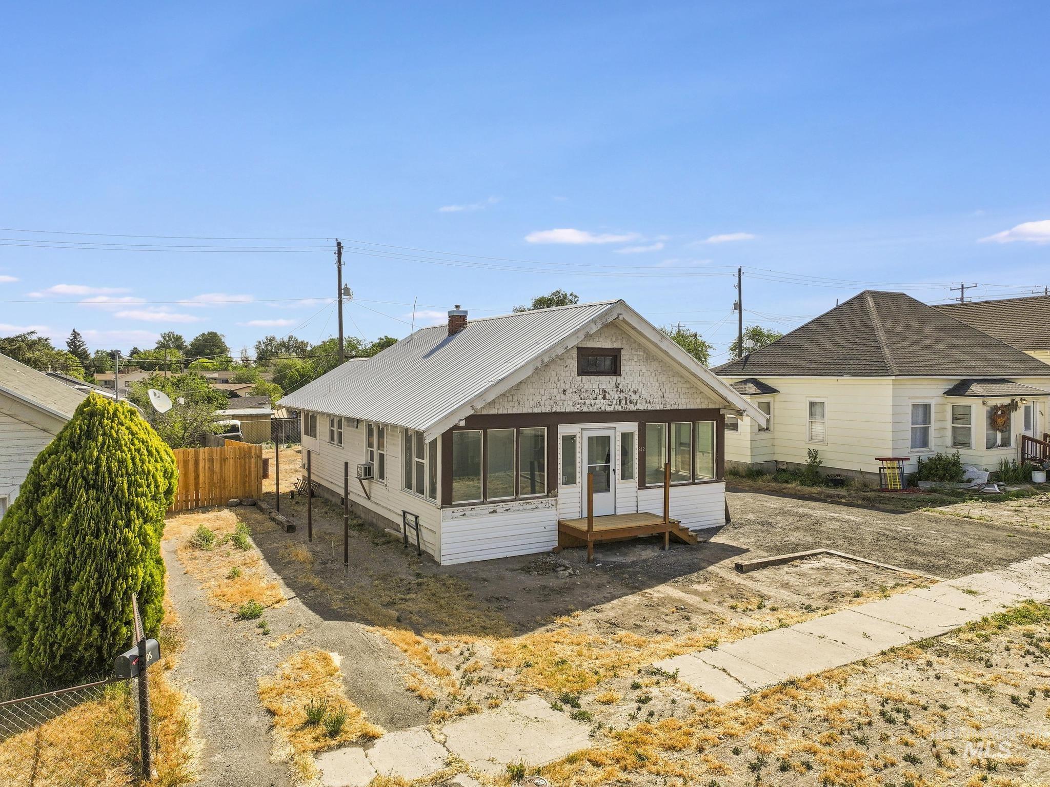 212 8th Ave S, Buhl, Idaho 83316-1323, 2 Bedrooms, 1 Bathroom, Residential For Sale, Price $195,000, 98991051
