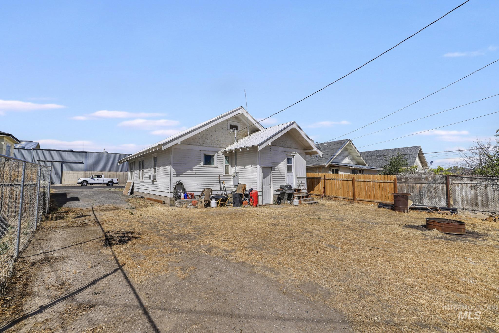 212 8th Ave S, Buhl, Idaho 83316-1323, 2 Bedrooms, 1 Bathroom, Residential For Sale, Price $195,000, 98991051
