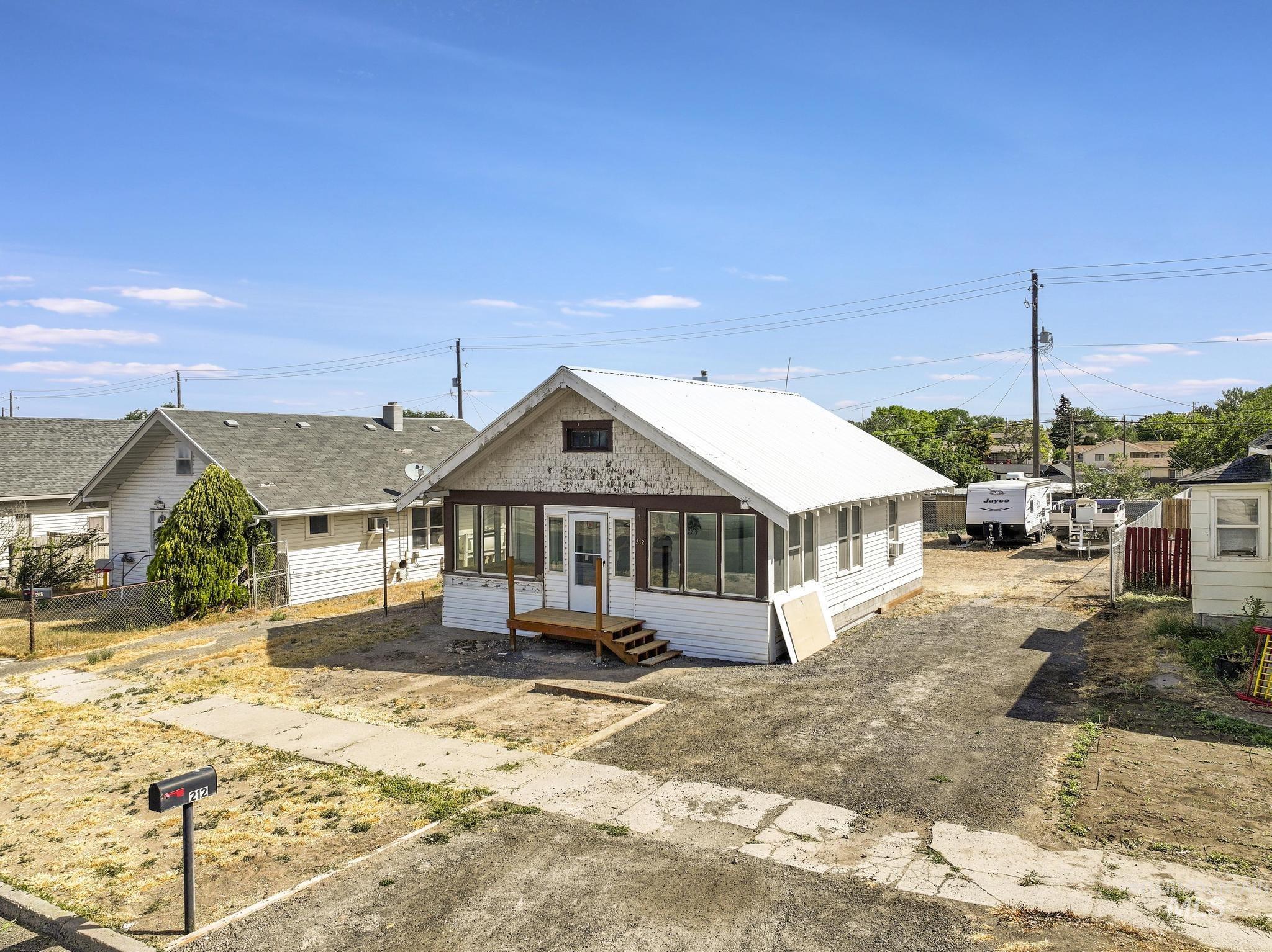 212 8th Ave S, Buhl, Idaho 83316-1323, 2 Bedrooms, 1 Bathroom, Residential For Sale, Price $195,000, 98991051
