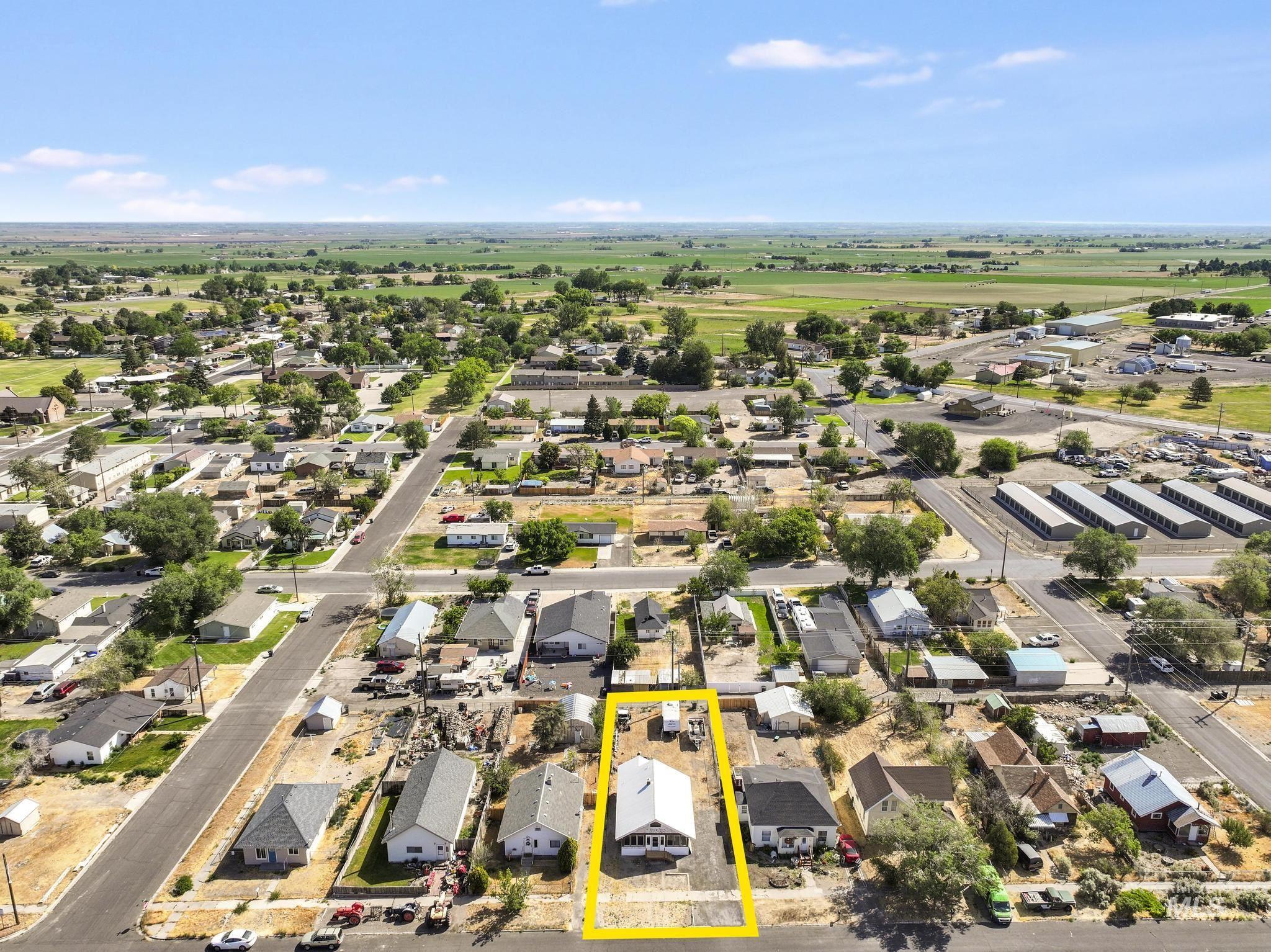 212 8th Ave S, Buhl, Idaho 83316-1323, 2 Bedrooms, 1 Bathroom, Residential For Sale, Price $195,000, 98991051