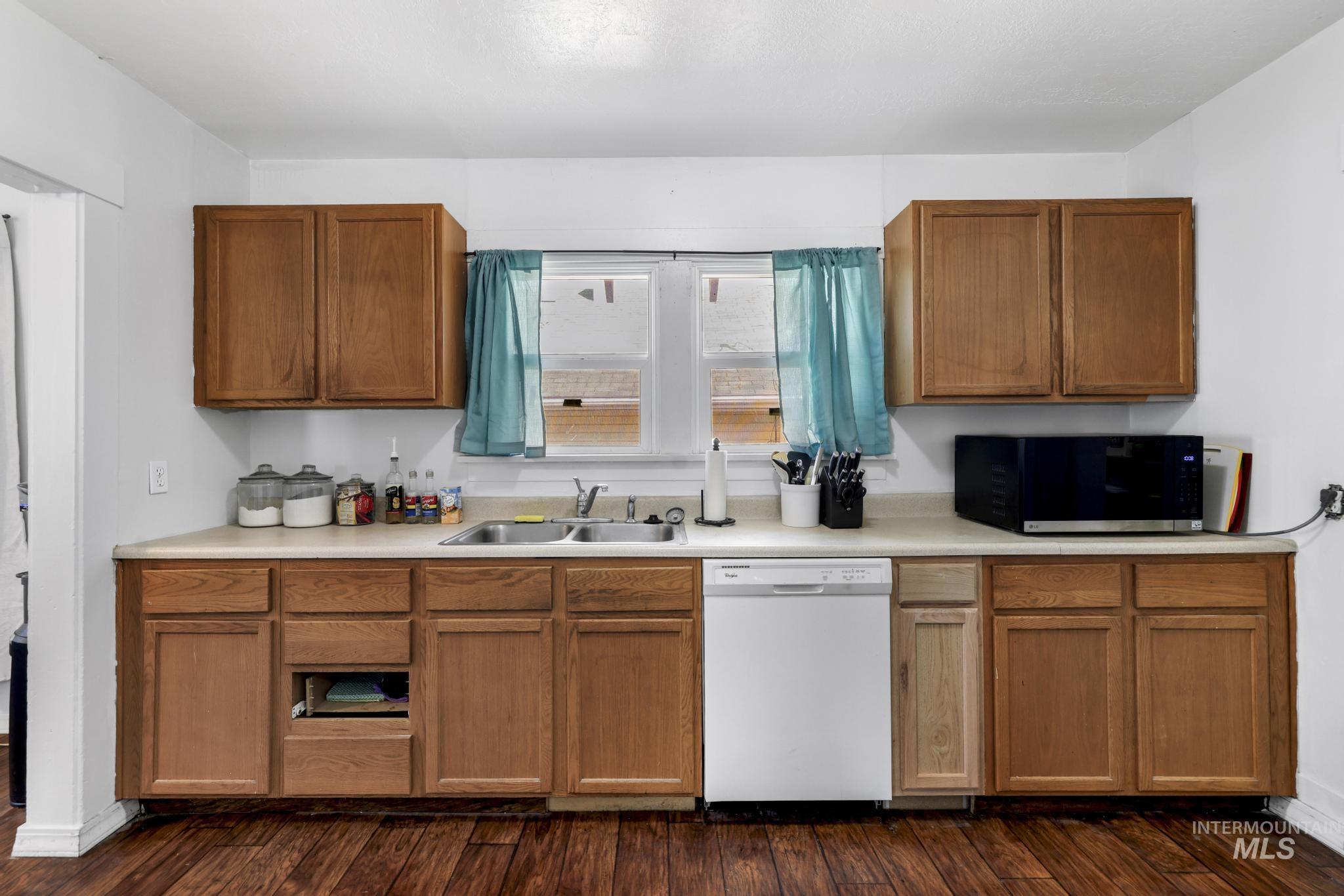 212 8th Ave S, Buhl, Idaho 83316-1323, 2 Bedrooms, 1 Bathroom, Residential For Sale, Price $195,000, 98991051