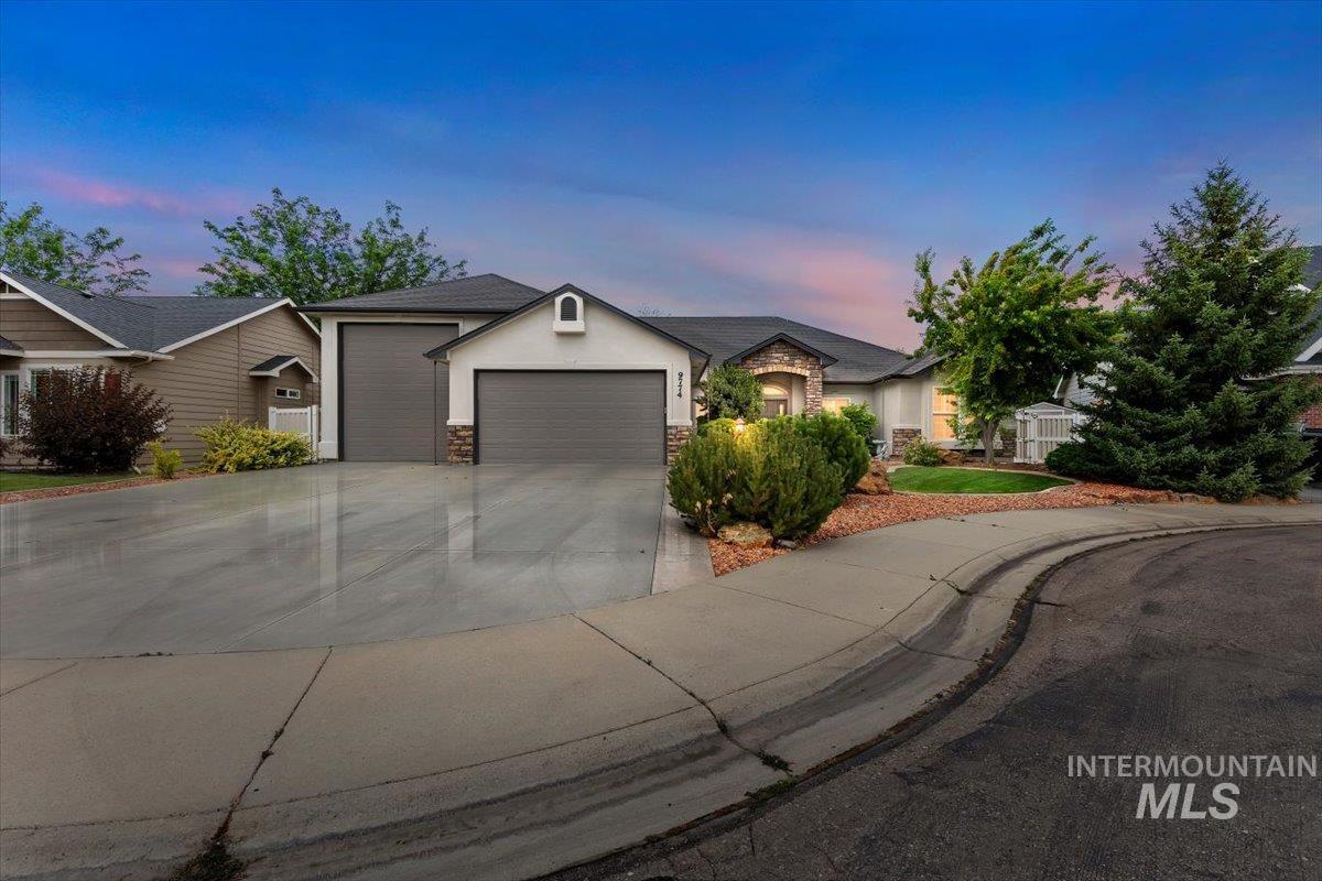 9774 W Blackpool Ct, Star, Idaho 83669, 3 Bedrooms, 2.5 Bathrooms, Residential For Sale, Price $599,999,MLS 98991058