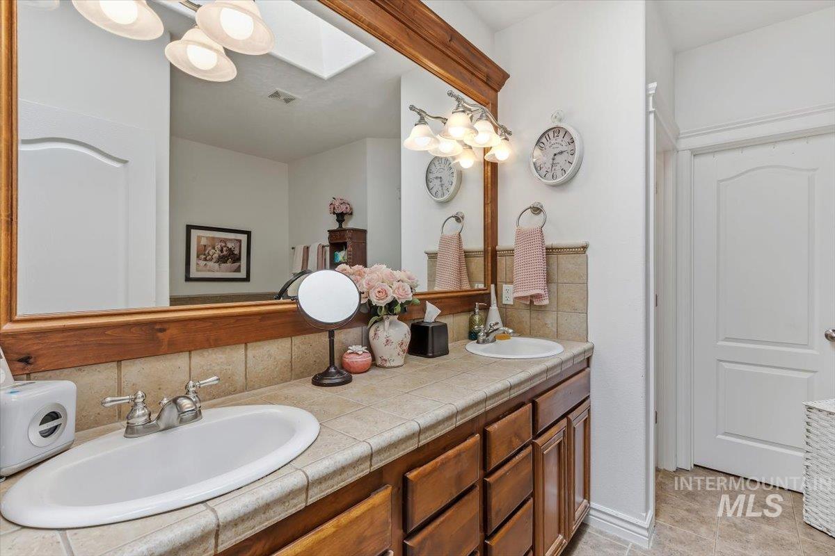 9774 W Blackpool Ct, Star, Idaho 83669, 3 Bedrooms, 2.5 Bathrooms, Residential For Sale, Price $599,999,MLS 98991058