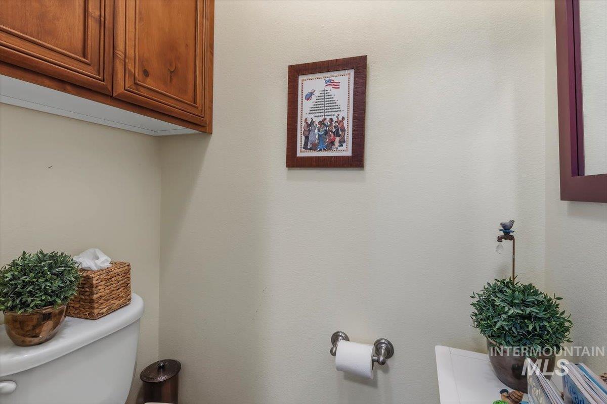 9774 W Blackpool Ct, Star, Idaho 83669, 3 Bedrooms, 2.5 Bathrooms, Residential For Sale, Price $599,999,MLS 98991058
