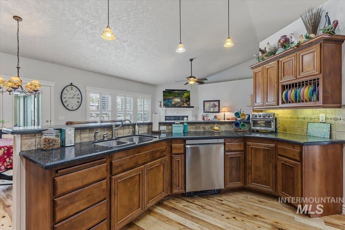 9774 W Blackpool Ct, Star, Idaho 83669, 3 Bedrooms, 2.5 Bathrooms, Residential For Sale, Price $599,999,MLS 98991058
