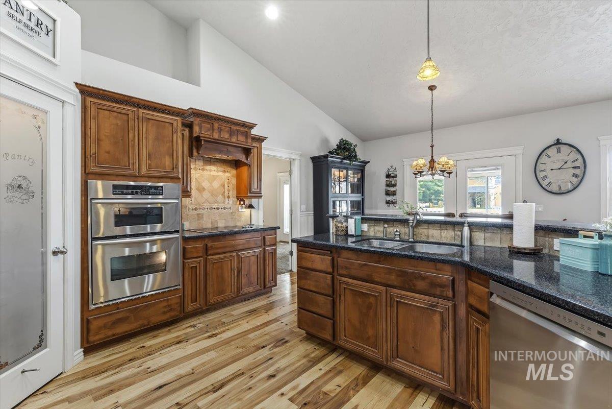 9774 W Blackpool Ct, Star, Idaho 83669, 3 Bedrooms, 2.5 Bathrooms, Residential For Sale, Price $599,999,MLS 98991058