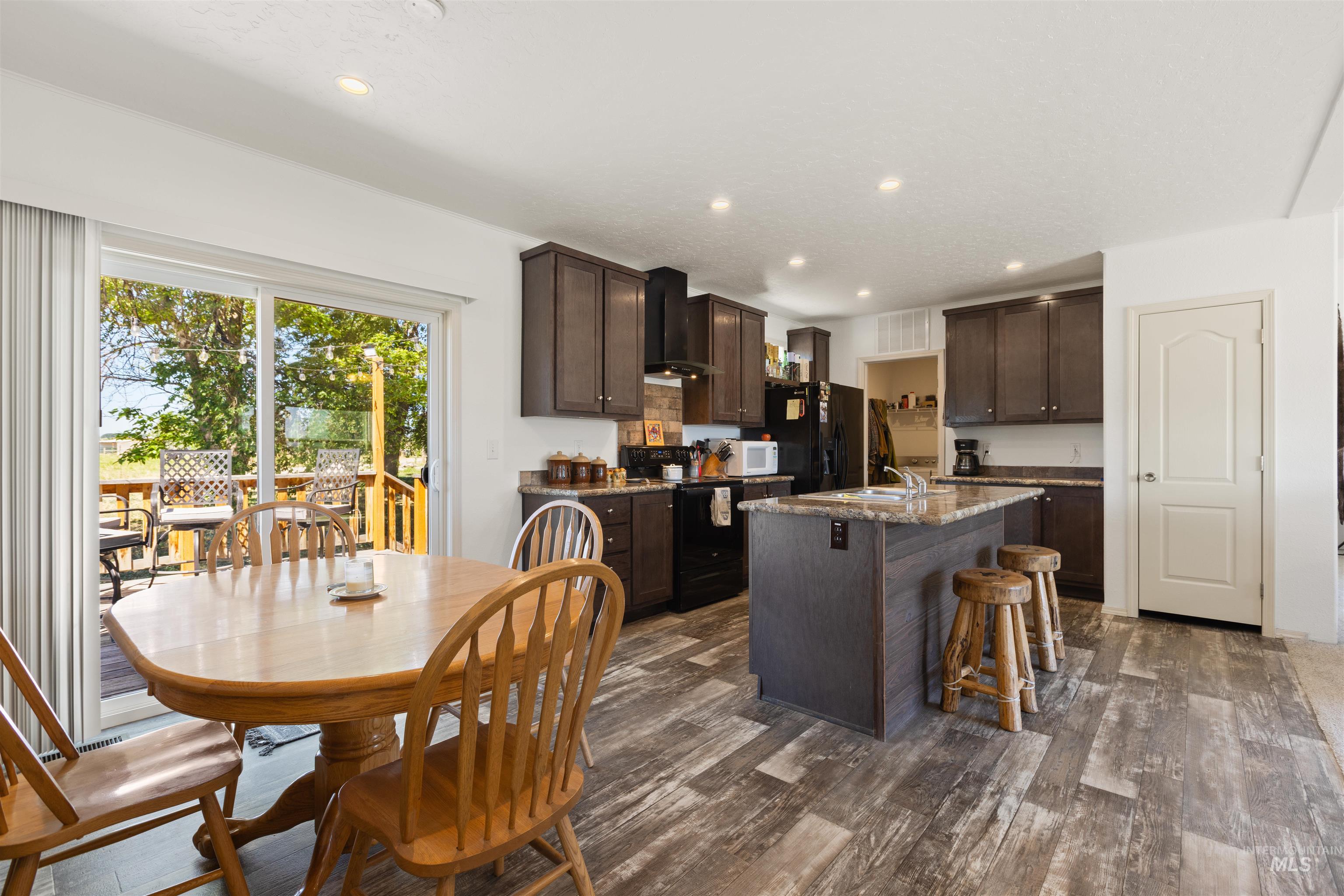 19829 Top Road, Greenleaf, Idaho 83626, 3 Bedrooms, 2 Bathrooms, Residential For Sale, Price $225,000, 98991060