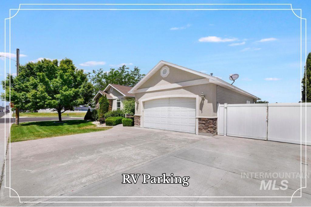 492 Shadetree Trail, Twin Falls, Idaho 83301-2917, 3 Bedrooms, 2 Bathrooms, Residential For Sale, Price $430,000,MLS 98991062