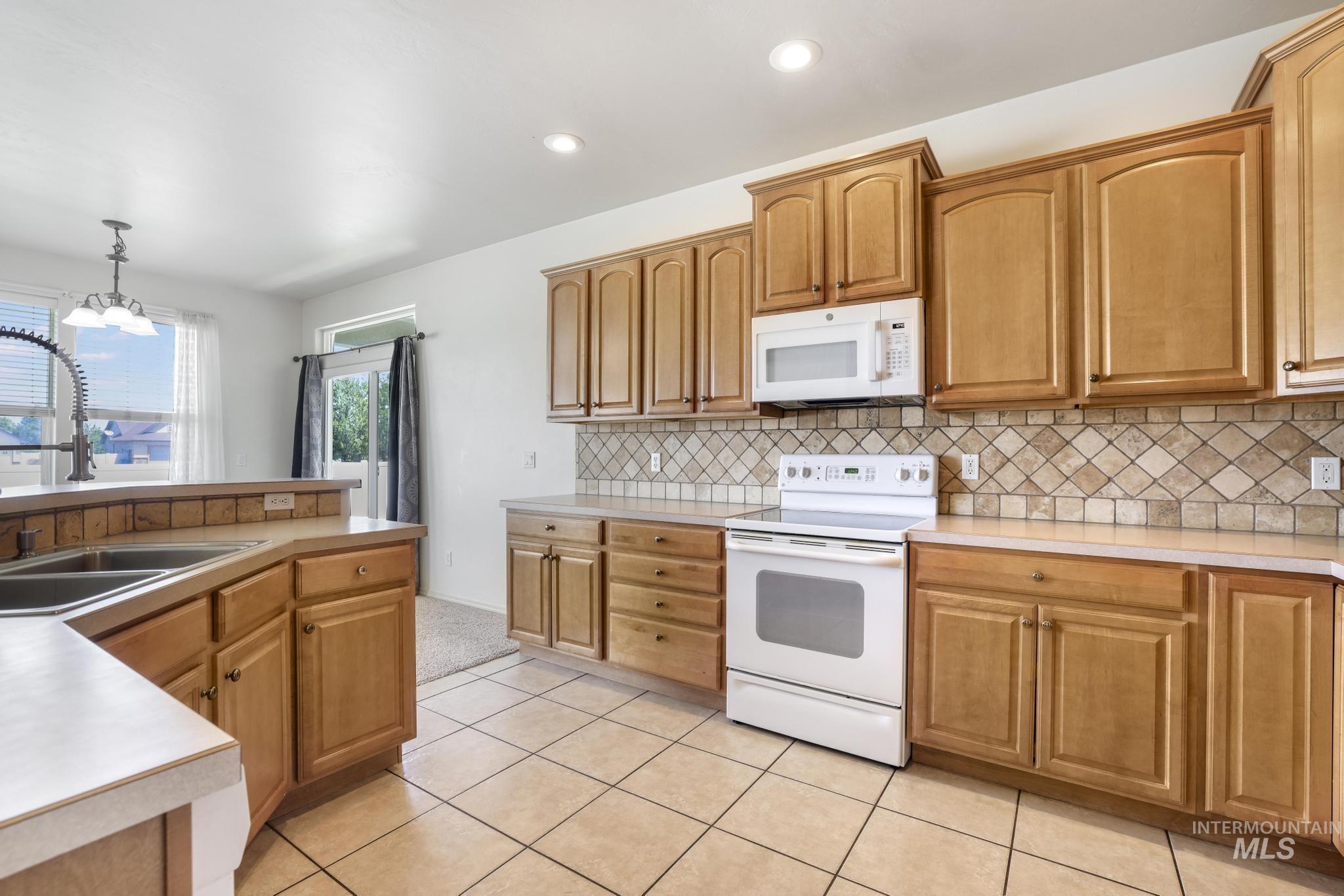 492 Shadetree Trail, Twin Falls, Idaho 83301-2917, 3 Bedrooms, 2 Bathrooms, Residential For Sale, Price $430,000,MLS 98991062