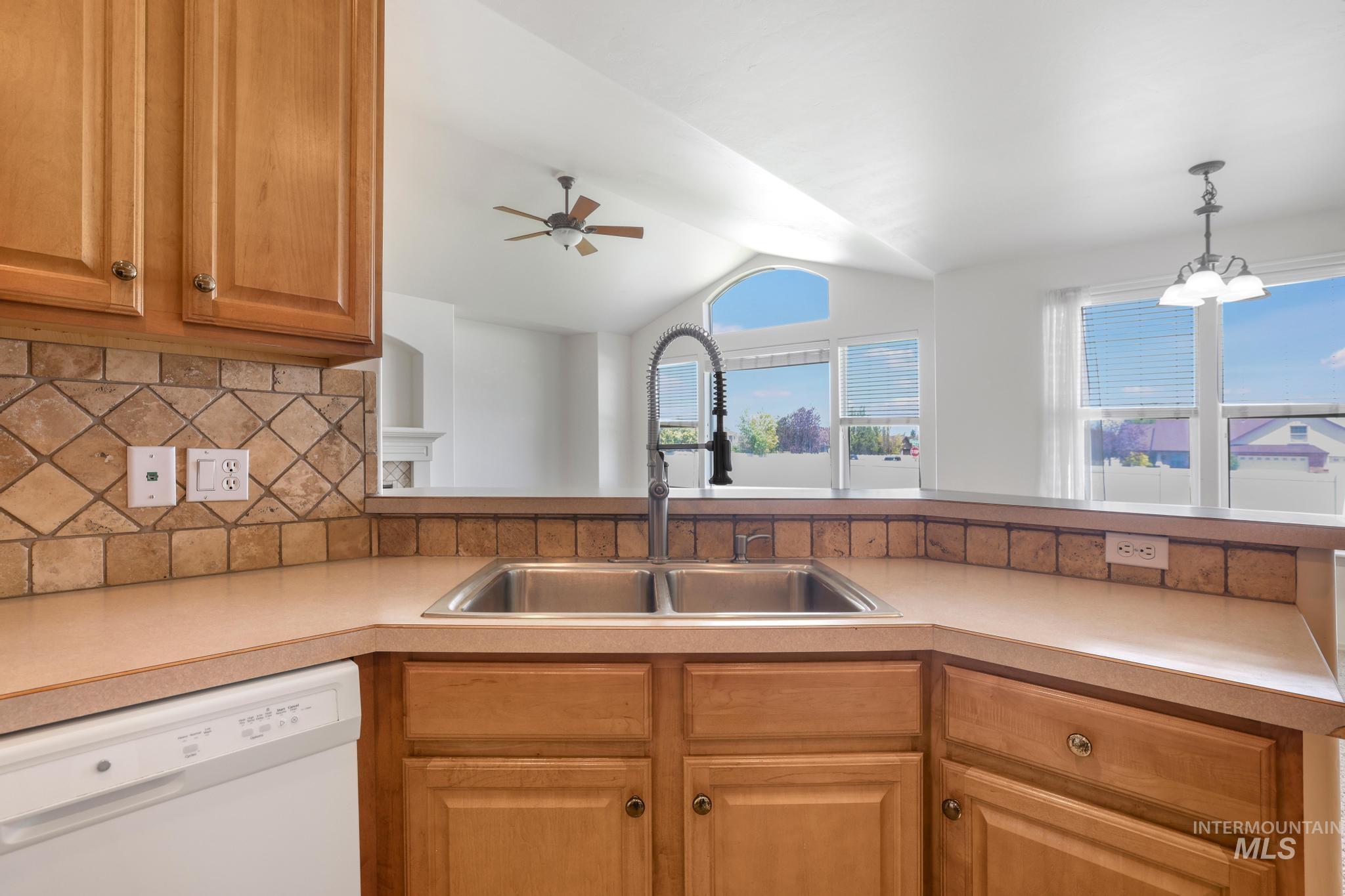 492 Shadetree Trail, Twin Falls, Idaho 83301-2917, 3 Bedrooms, 2 Bathrooms, Residential For Sale, Price $430,000,MLS 98991062
