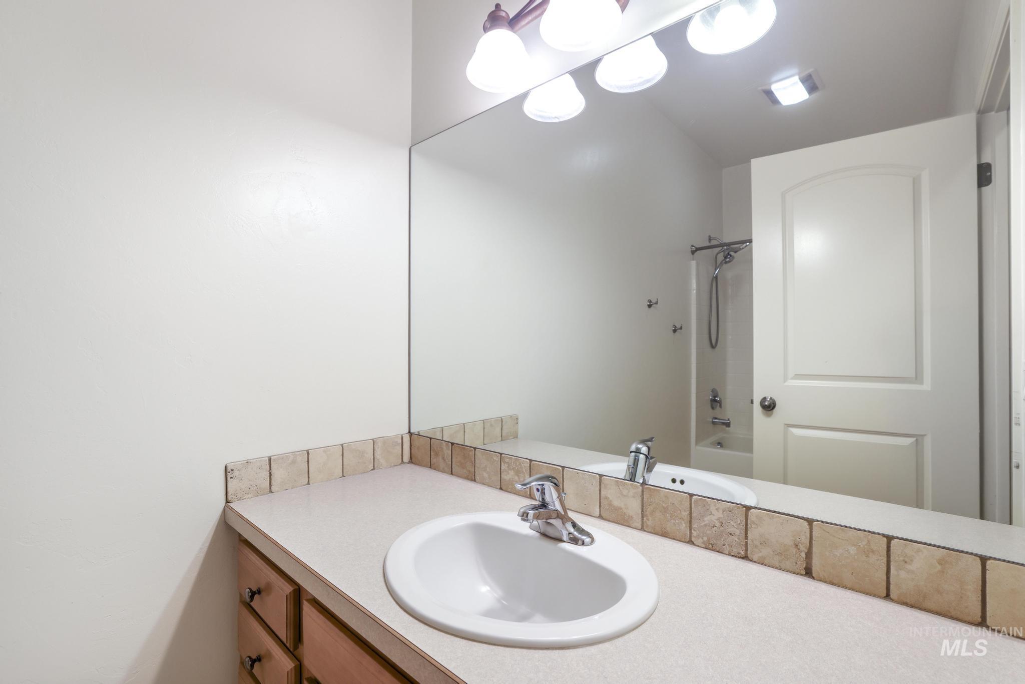 492 Shadetree Trail, Twin Falls, Idaho 83301-2917, 3 Bedrooms, 2 Bathrooms, Residential For Sale, Price $430,000,MLS 98991062