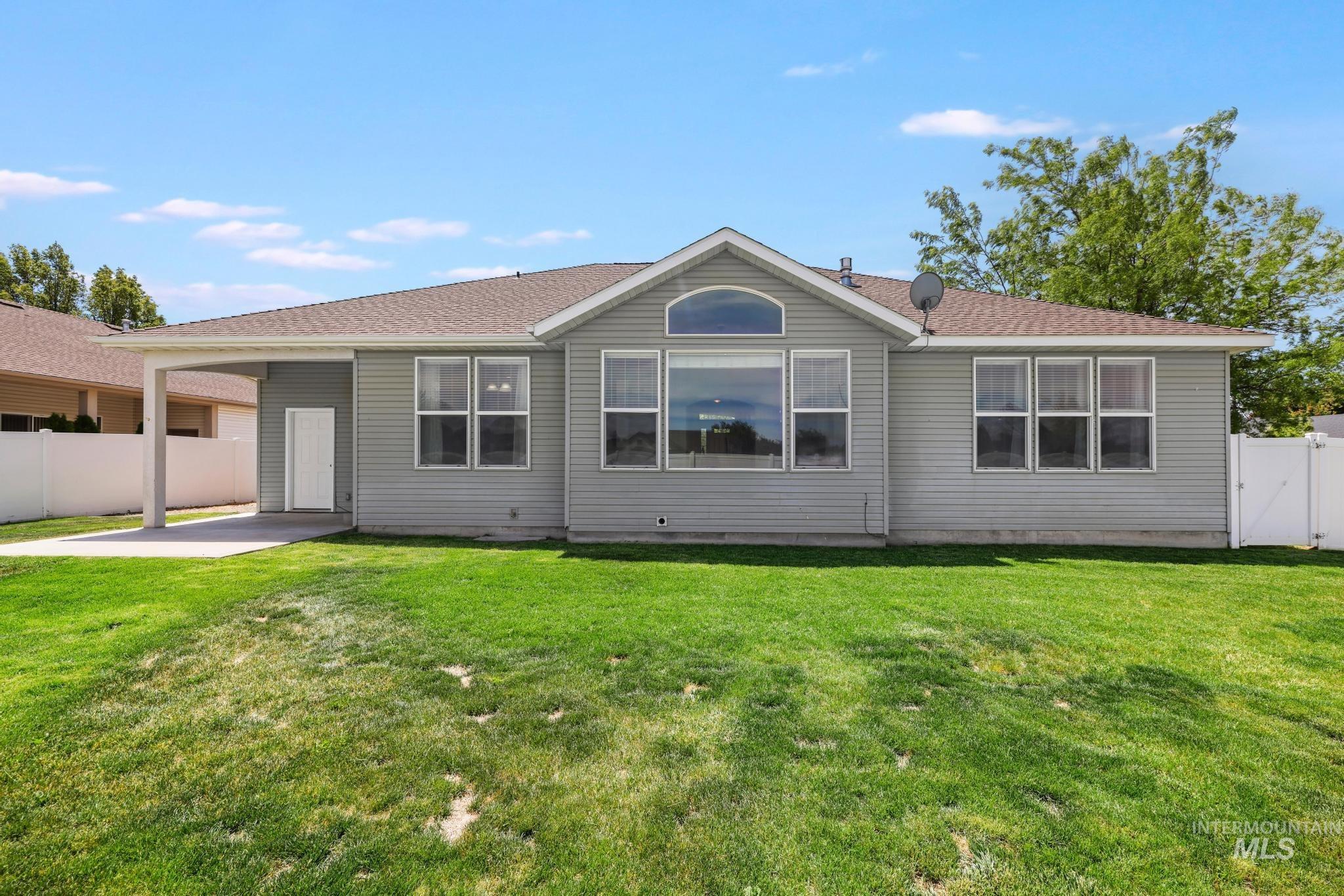 492 Shadetree Trail, Twin Falls, Idaho 83301-2917, 3 Bedrooms, 2 Bathrooms, Residential For Sale, Price $430,000,MLS 98991062