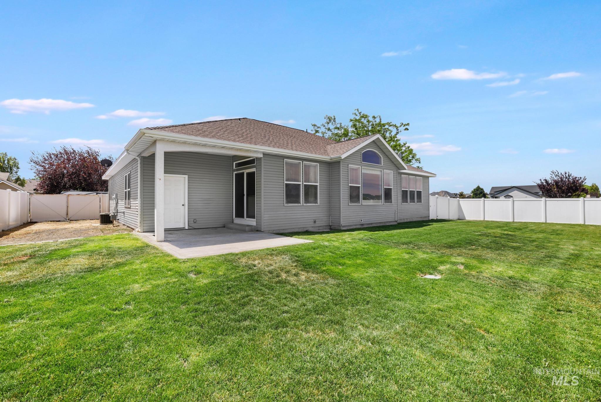 492 Shadetree Trail, Twin Falls, Idaho 83301-2917, 3 Bedrooms, 2 Bathrooms, Residential For Sale, Price $430,000,MLS 98991062