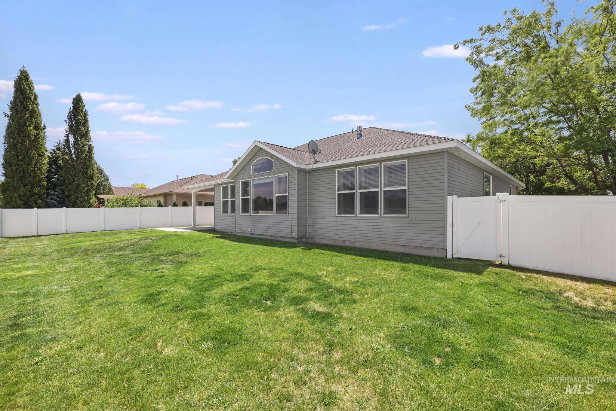 492 Shadetree Trail, Twin Falls, Idaho 83301-2917, 3 Bedrooms, 2 Bathrooms, Residential For Sale, Price $430,000,MLS 98991062