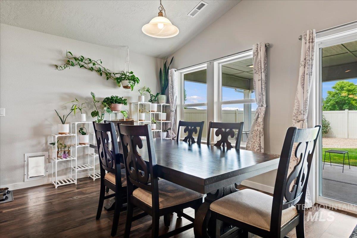 15063 N Fishing Creek Ave, Nampa, Idaho 83651-3007, 3 Bedrooms, 2 Bathrooms, Residential For Sale, Price $459,900,MLS 98991066