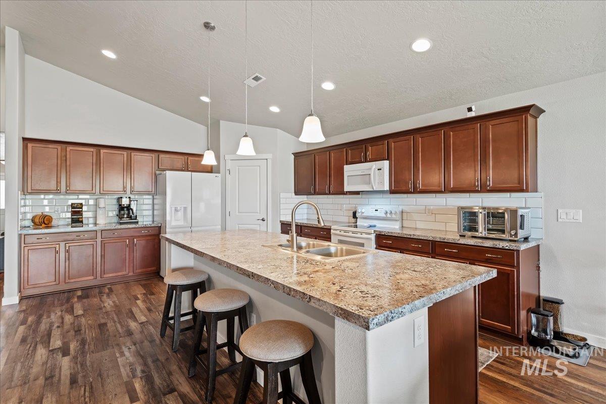 15063 N Fishing Creek Ave, Nampa, Idaho 83651-3007, 3 Bedrooms, 2 Bathrooms, Residential For Sale, Price $459,900,MLS 98991066