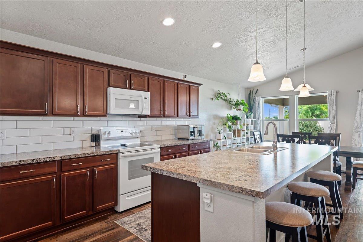 15063 N Fishing Creek Ave, Nampa, Idaho 83651-3007, 3 Bedrooms, 2 Bathrooms, Residential For Sale, Price $459,900,MLS 98991066