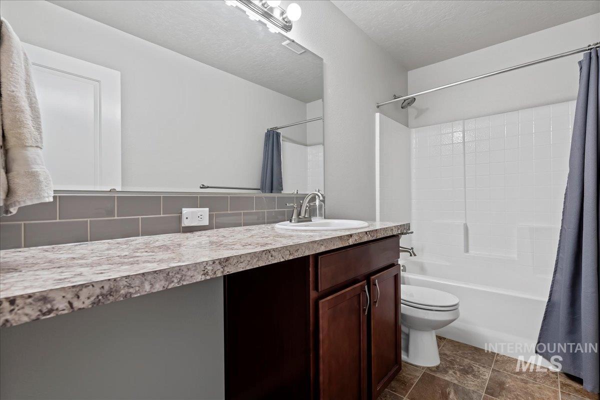 15063 N Fishing Creek Ave, Nampa, Idaho 83651-3007, 3 Bedrooms, 2 Bathrooms, Residential For Sale, Price $459,900,MLS 98991066
