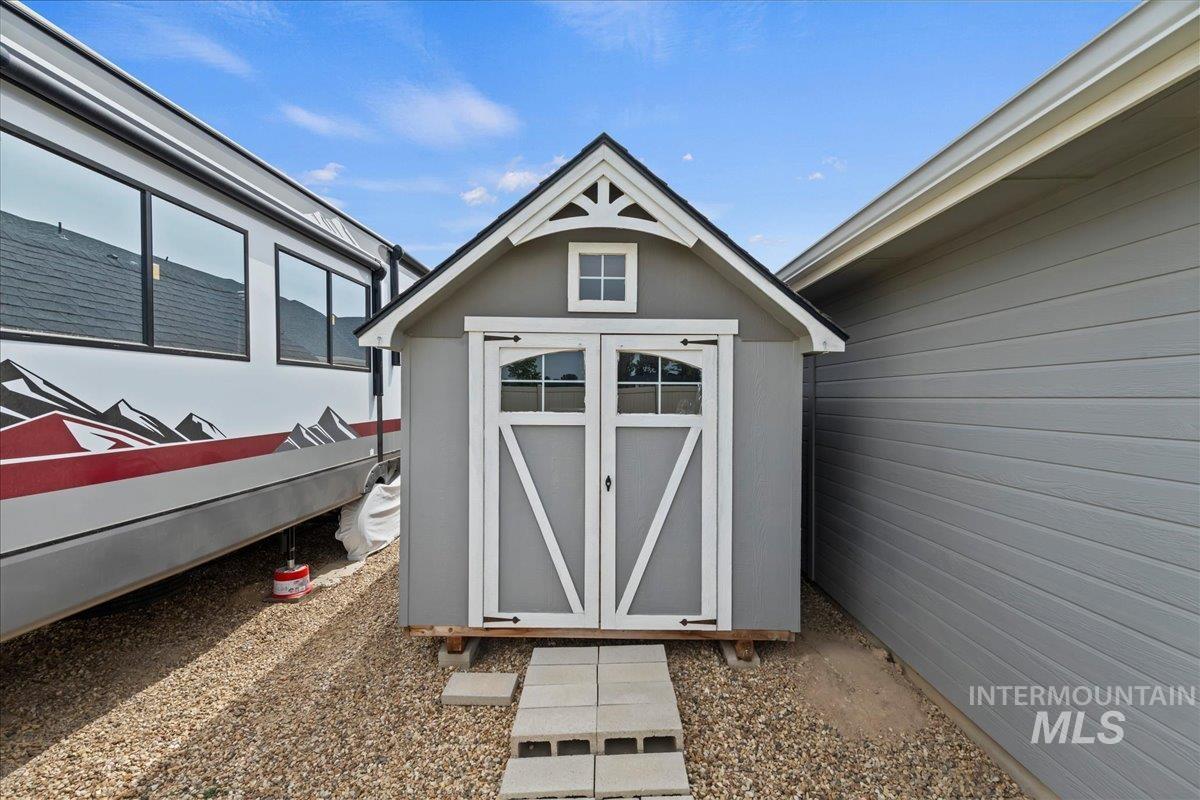 15063 N Fishing Creek Ave, Nampa, Idaho 83651-3007, 3 Bedrooms, 2 Bathrooms, Residential For Sale, Price $459,900,MLS 98991066