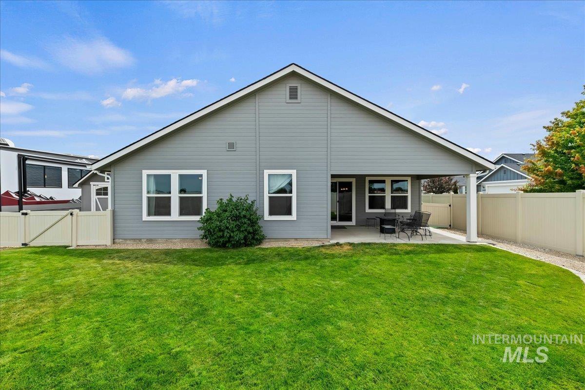 15063 N Fishing Creek Ave, Nampa, Idaho 83651-3007, 3 Bedrooms, 2 Bathrooms, Residential For Sale, Price $459,900,MLS 98991066