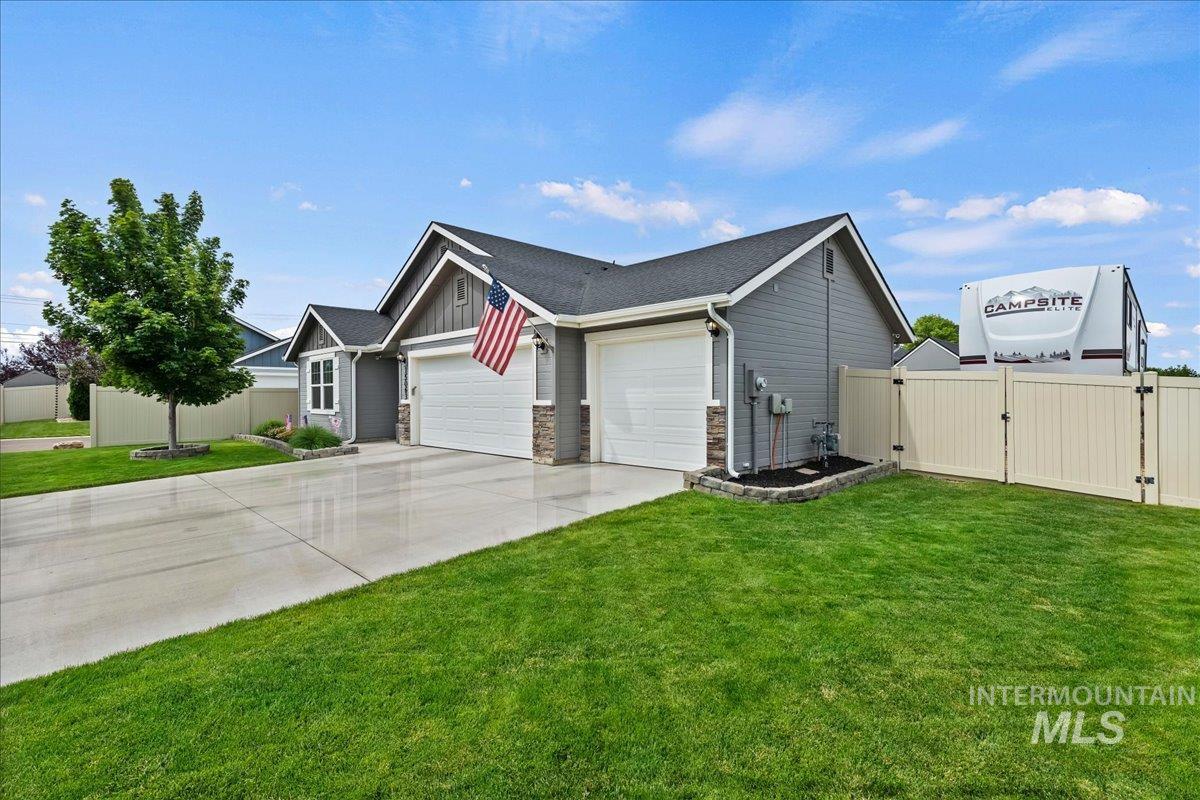 15063 N Fishing Creek Ave, Nampa, Idaho 83651-3007, 3 Bedrooms, 2 Bathrooms, Residential For Sale, Price $459,900,MLS 98991066