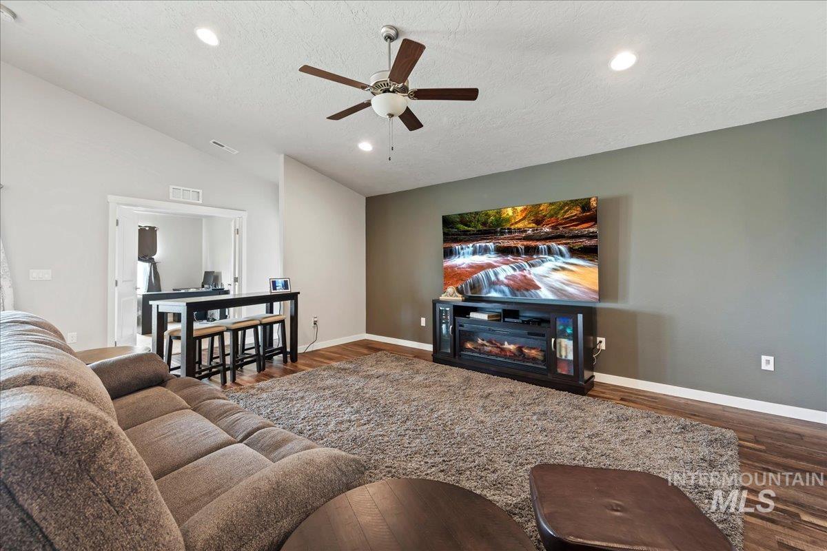15063 N Fishing Creek Ave, Nampa, Idaho 83651-3007, 3 Bedrooms, 2 Bathrooms, Residential For Sale, Price $459,900,MLS 98991066