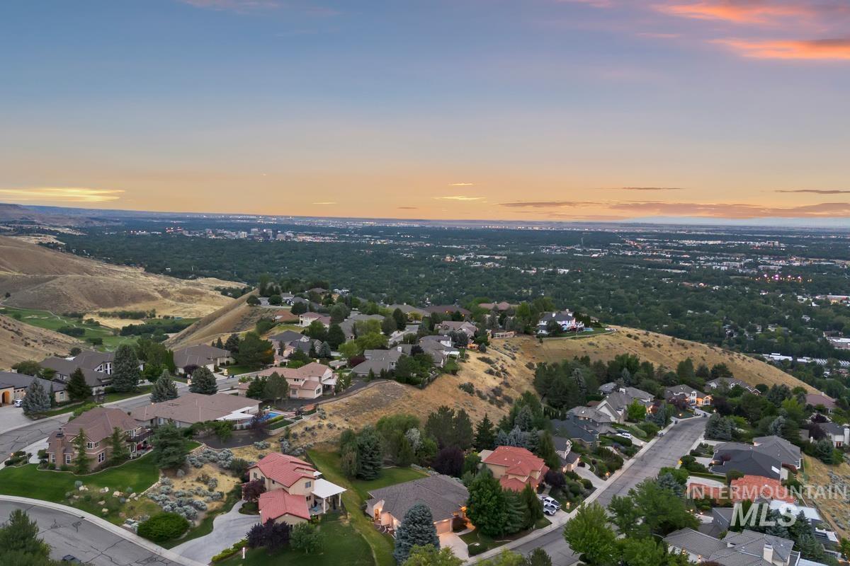 3949 W Quail Ridge, Boise, Idaho 83703-3855, 3 Bedrooms, 2.5 Bathrooms, Residential For Sale, Price $874,900, 98991072