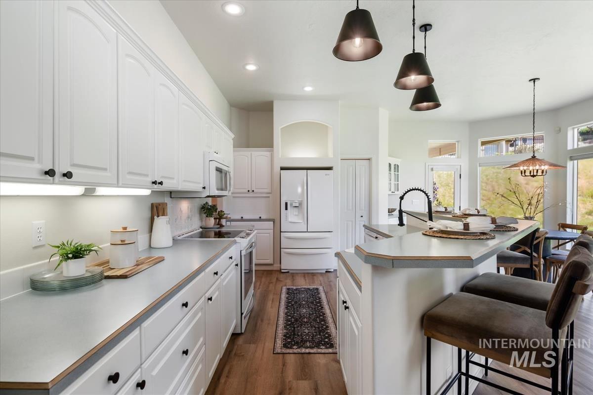 3949 W Quail Ridge, Boise, Idaho 83703-3855, 3 Bedrooms, 2.5 Bathrooms, Residential For Sale, Price $874,900, 98991072