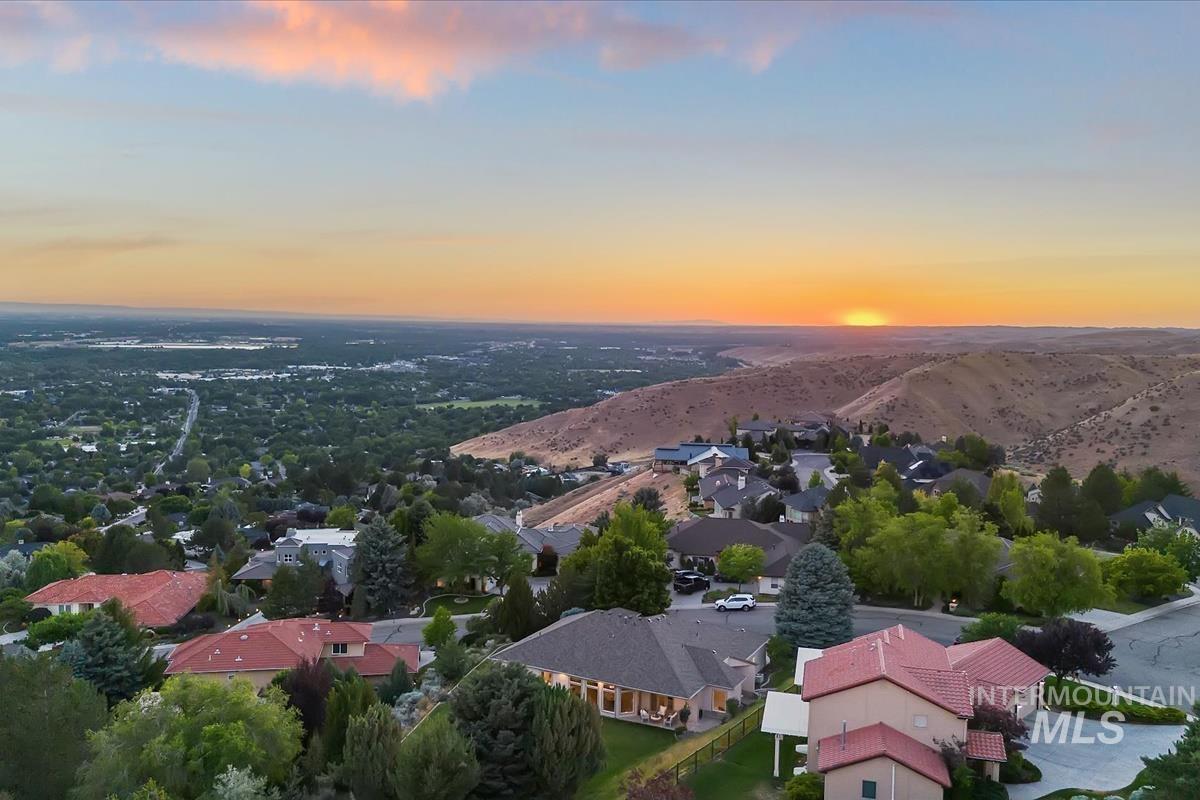 3949 W Quail Ridge, Boise, Idaho 83703-3855, 3 Bedrooms, 2.5 Bathrooms, Residential For Sale, Price $874,900, 98991072