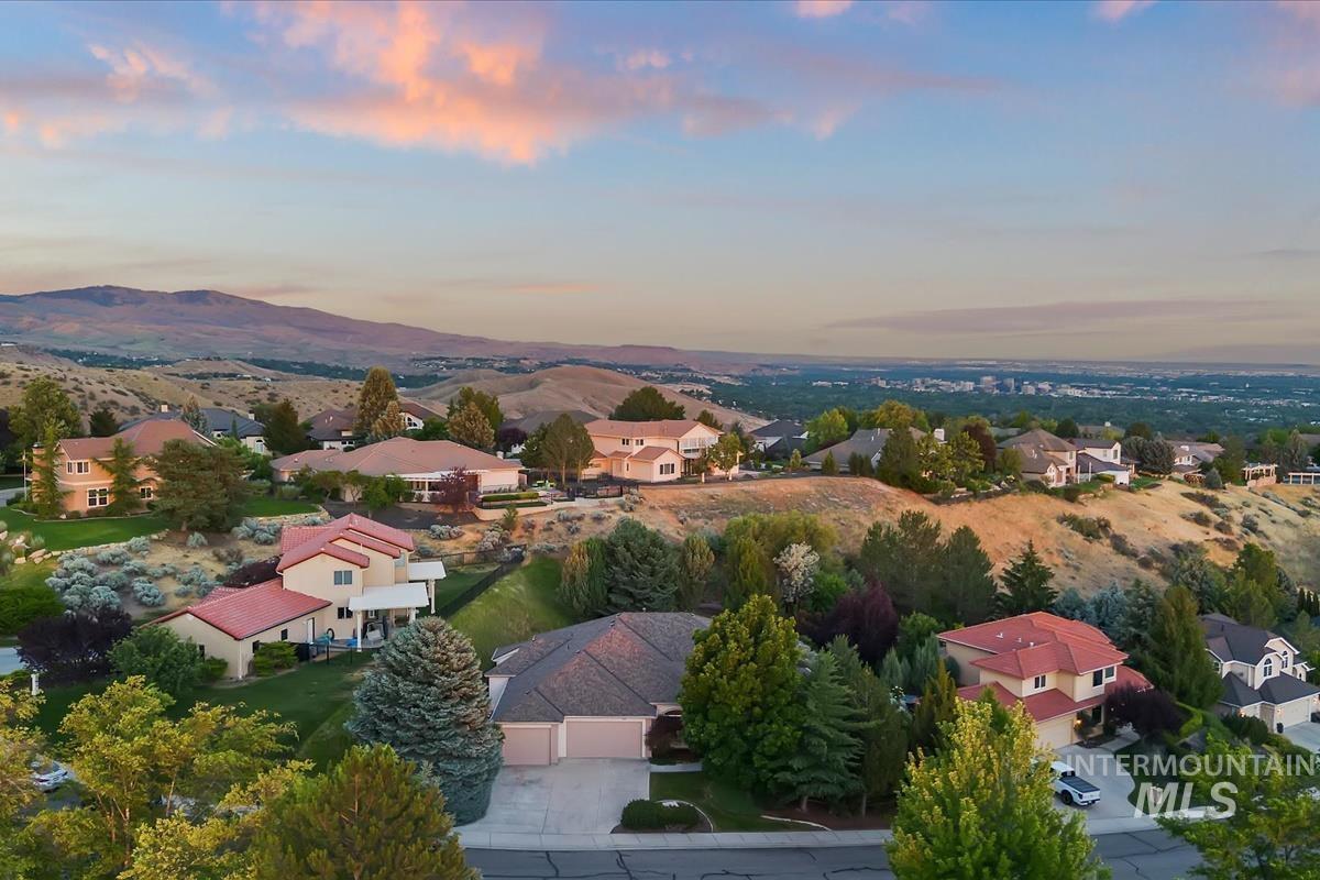 3949 W Quail Ridge, Boise, Idaho 83703-3855, 3 Bedrooms, 2.5 Bathrooms, Residential For Sale, Price $874,900, 98991072