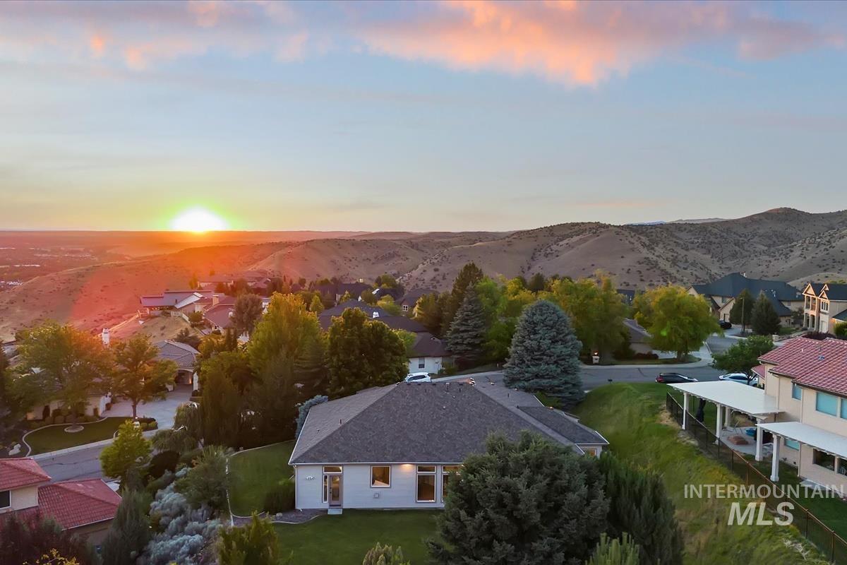 3949 W Quail Ridge, Boise, Idaho 83703-3855, 3 Bedrooms, 2.5 Bathrooms, Residential For Sale, Price $874,900, 98991072