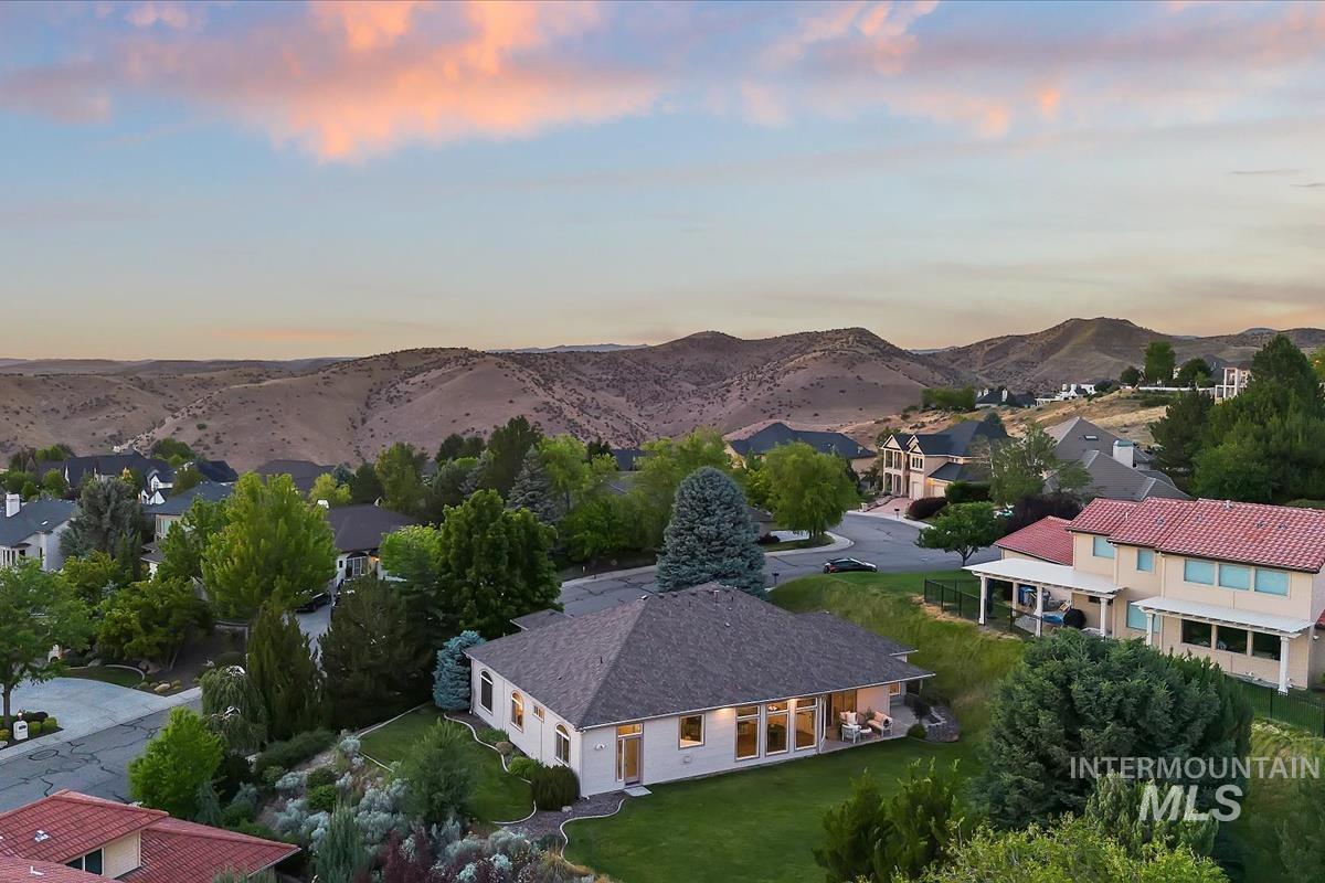 3949 W Quail Ridge, Boise, Idaho 83703-3855, 3 Bedrooms, 2.5 Bathrooms, Residential For Sale, Price $874,900, 98991072