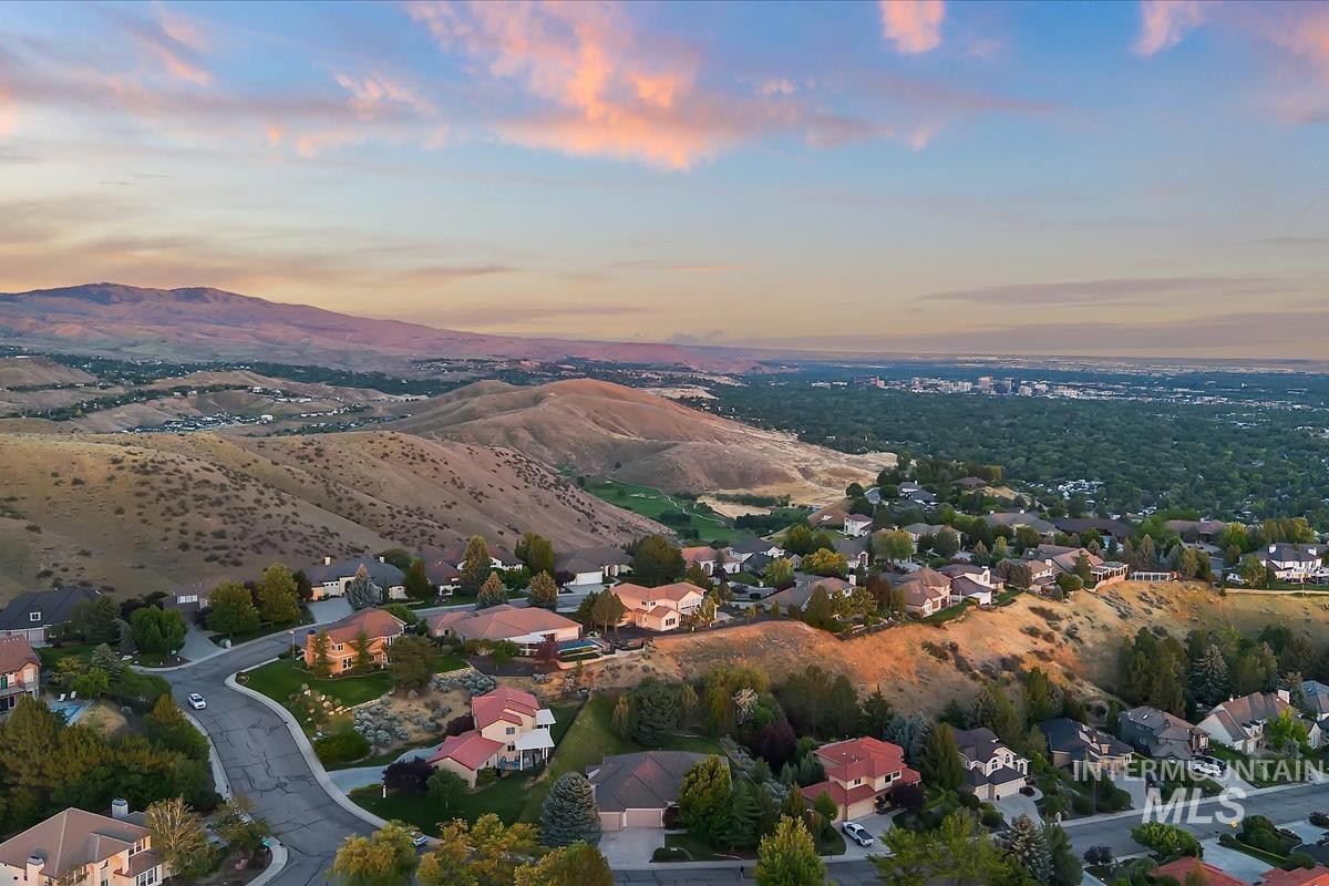 3949 W Quail Ridge, Boise, Idaho 83703-3855, 3 Bedrooms, 2.5 Bathrooms, Residential For Sale, Price $874,900, 98991072