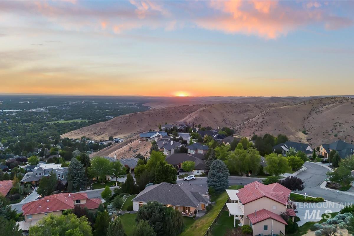 3949 W Quail Ridge, Boise, Idaho 83703-3855, 3 Bedrooms, 2.5 Bathrooms, Residential For Sale, Price $874,900, 98991072