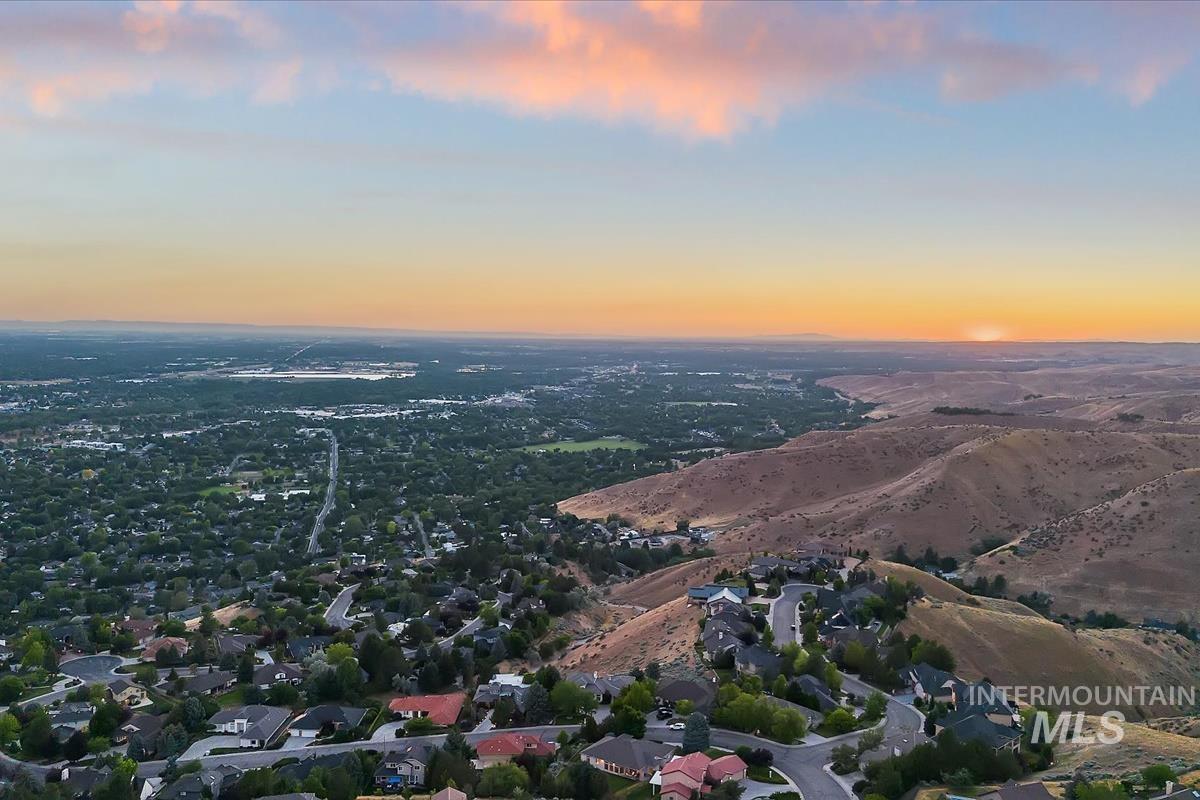 3949 W Quail Ridge, Boise, Idaho 83703-3855, 3 Bedrooms, 2.5 Bathrooms, Residential For Sale, Price $874,900, 98991072