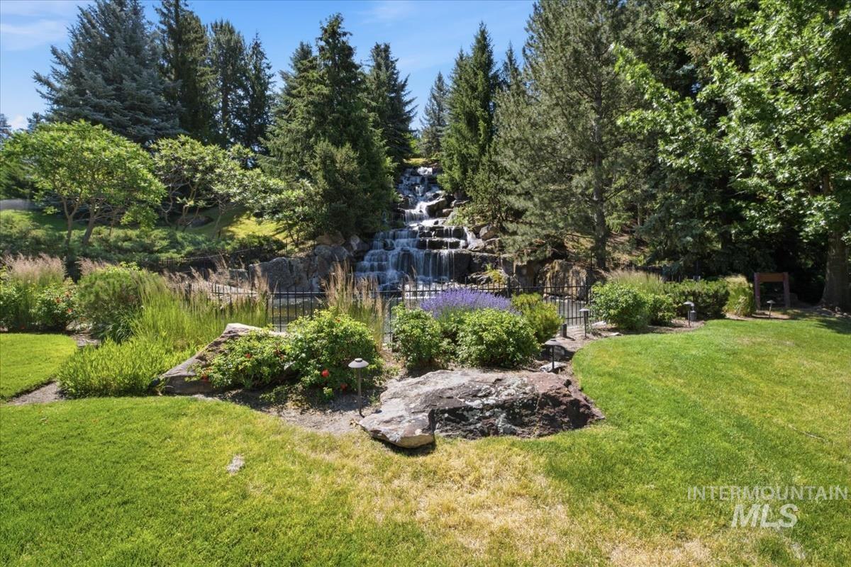 3949 W Quail Ridge, Boise, Idaho 83703-3855, 3 Bedrooms, 2.5 Bathrooms, Residential For Sale, Price $874,900, 98991072