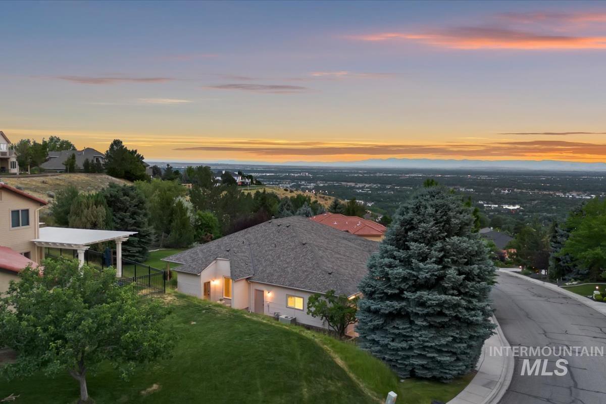 3949 W Quail Ridge, Boise, Idaho 83703-3855, 3 Bedrooms, 2.5 Bathrooms, Residential For Sale, Price $874,900, 98991072
