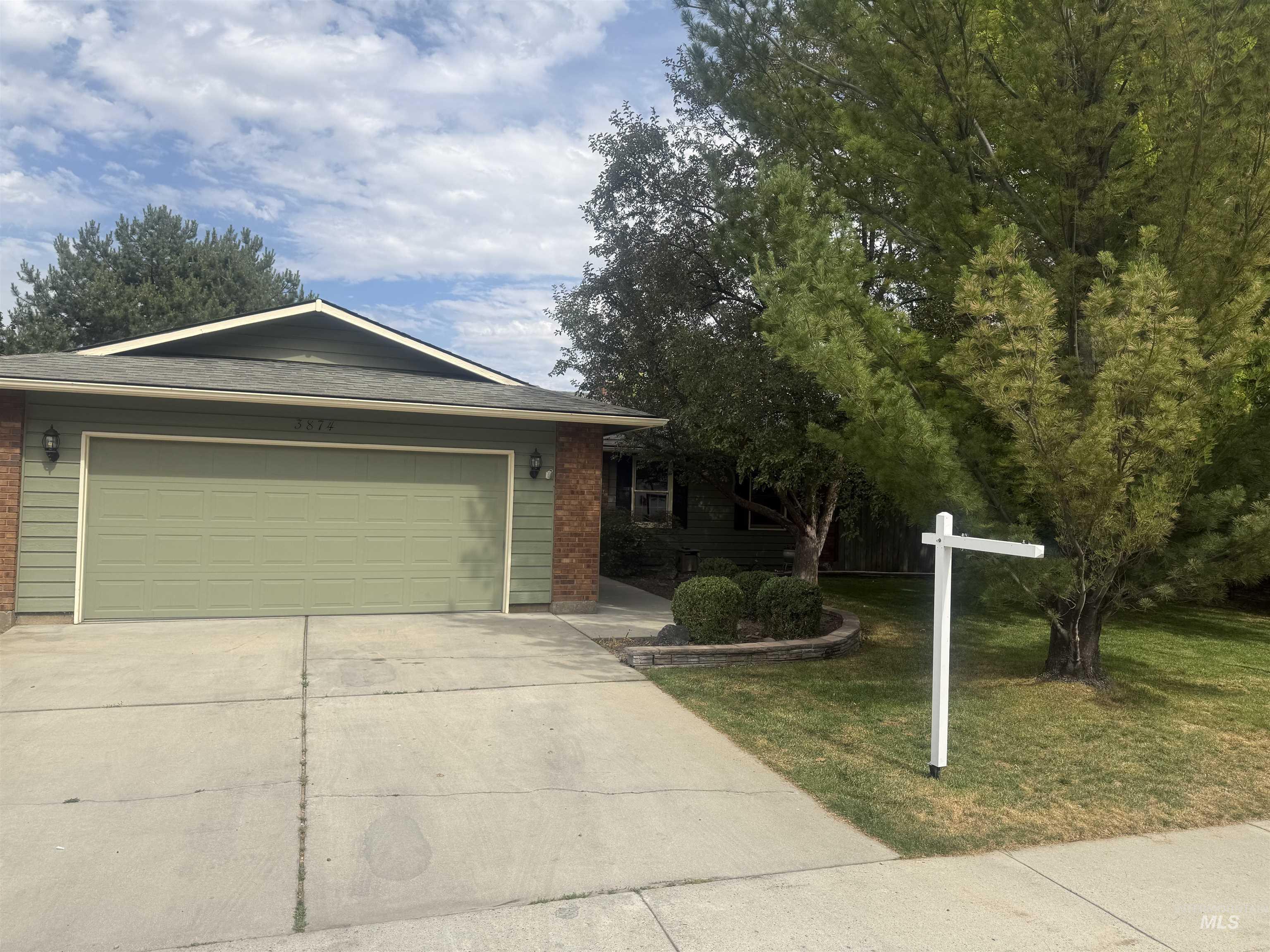 3874 N Bryson Way, Boise, Idaho 83713, 3 Bedrooms, 2 Bathrooms, Residential For Sale, Price $469,000,MLS 98991073
