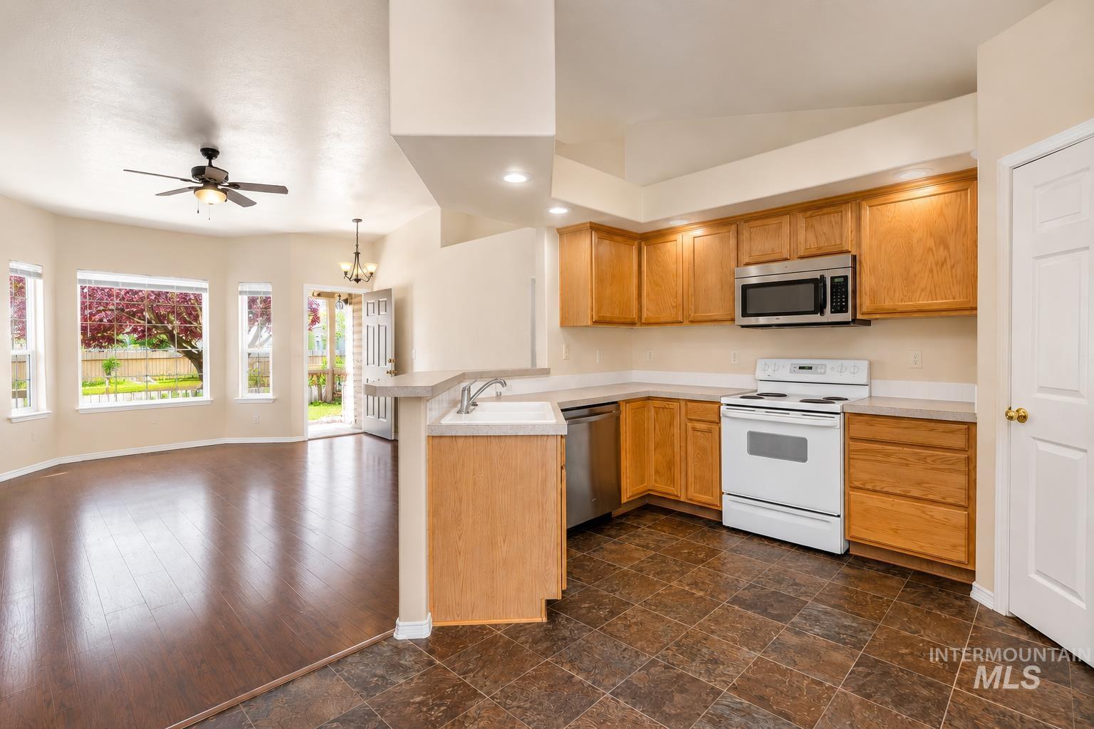 90 S Bancroft Way, Nampa, Idaho 83651-7622, 3 Bedrooms, 2 Bathrooms, Residential For Sale, Price $365,000,MLS 98991074