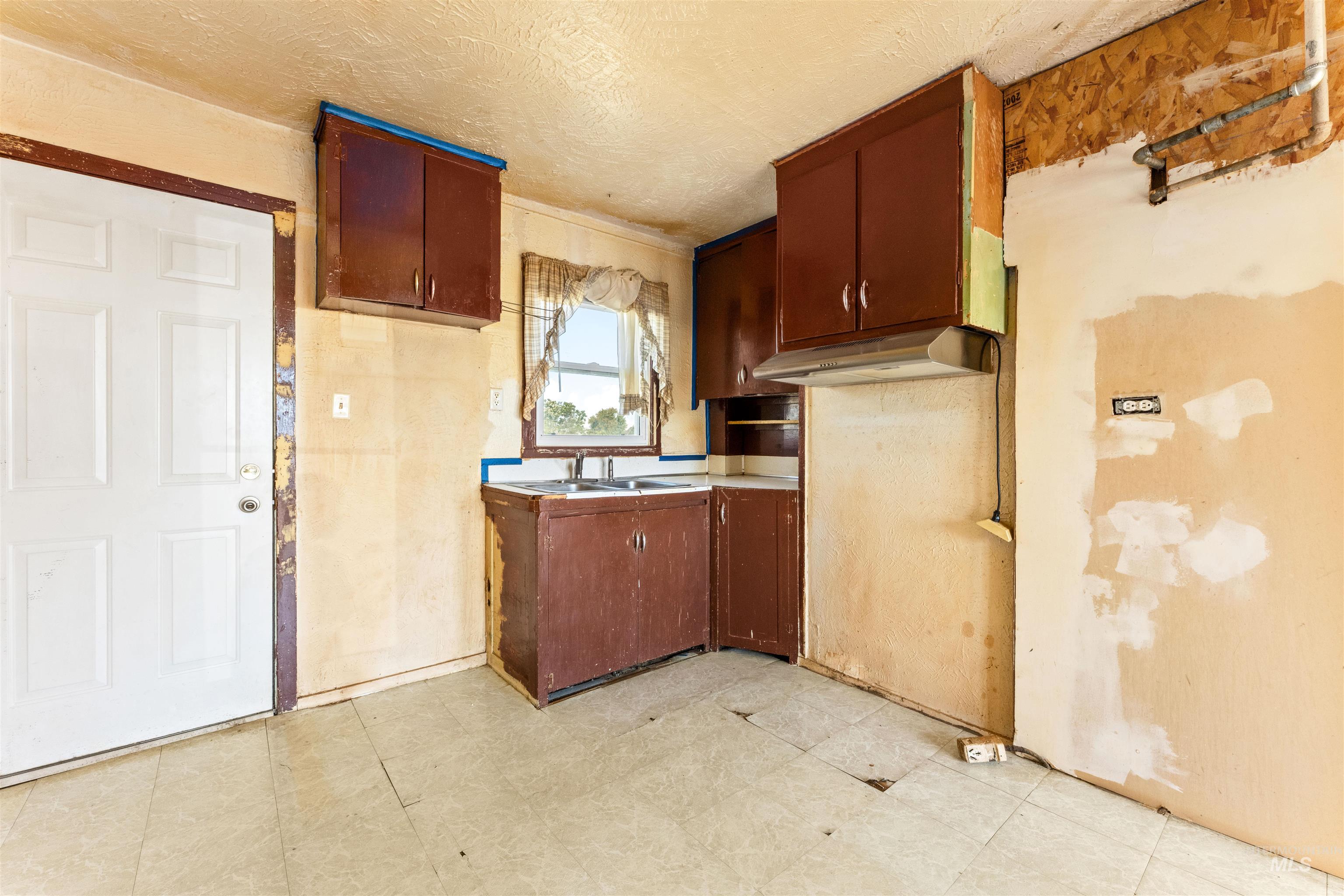 8427 Southside Blvd, Nampa, Idaho 83686, 1 Bedroom, 1 Bathroom, Residential For Sale, Price $100,000,MLS 98991075