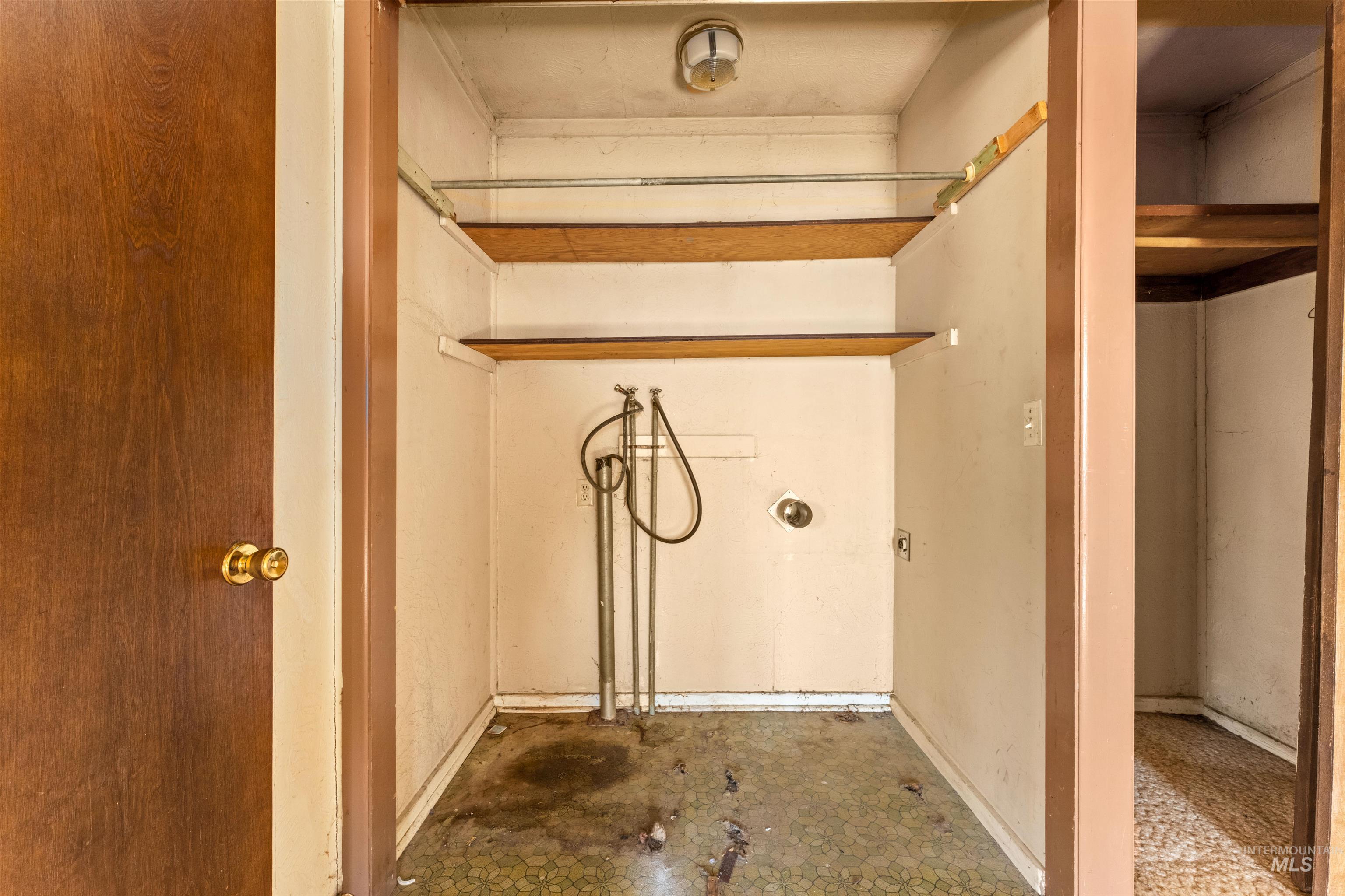 8427 Southside Blvd, Nampa, Idaho 83686, 1 Bedroom, 1 Bathroom, Residential For Sale, Price $100,000,MLS 98991075