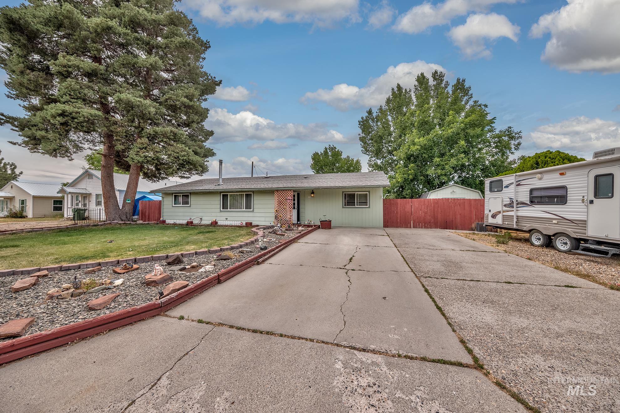 283 NW 6th St, Ontario, Oregon 97914, 4 Bedrooms, 2 Bathrooms, Residential For Sale, Price $264,900,MLS 98991077