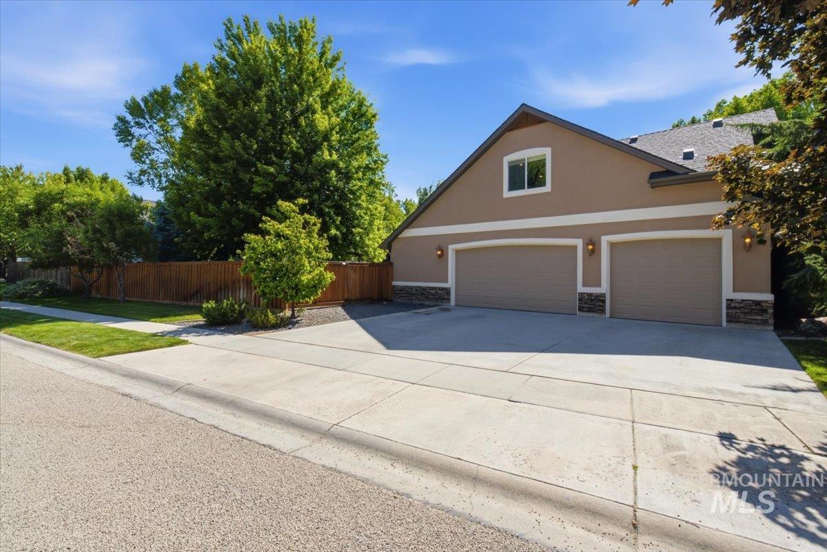 2560 W Wolf Rapids, Meridian, Idaho 83646, 4 Bedrooms, 3 Bathrooms, Residential For Sale, Price $850,000, 98991079