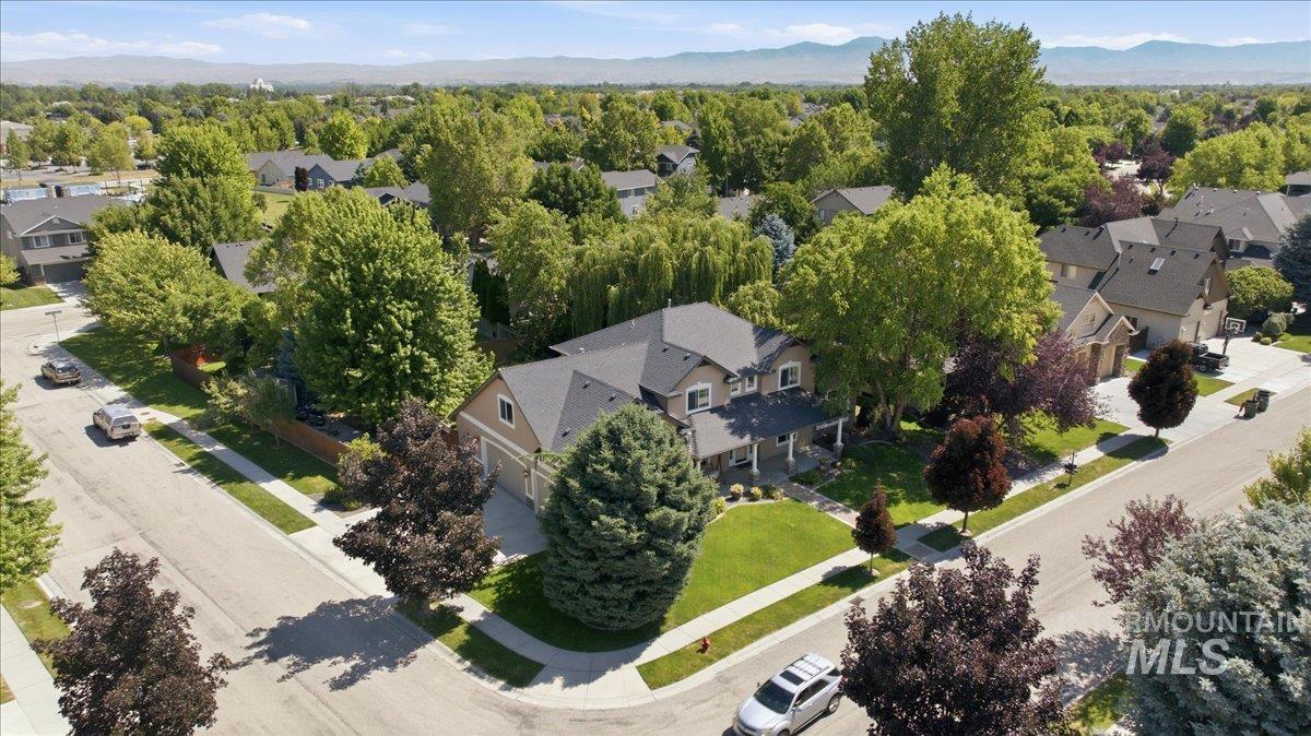 2560 W Wolf Rapids, Meridian, Idaho 83646, 4 Bedrooms, 3 Bathrooms, Residential For Sale, Price $850,000, 98991079