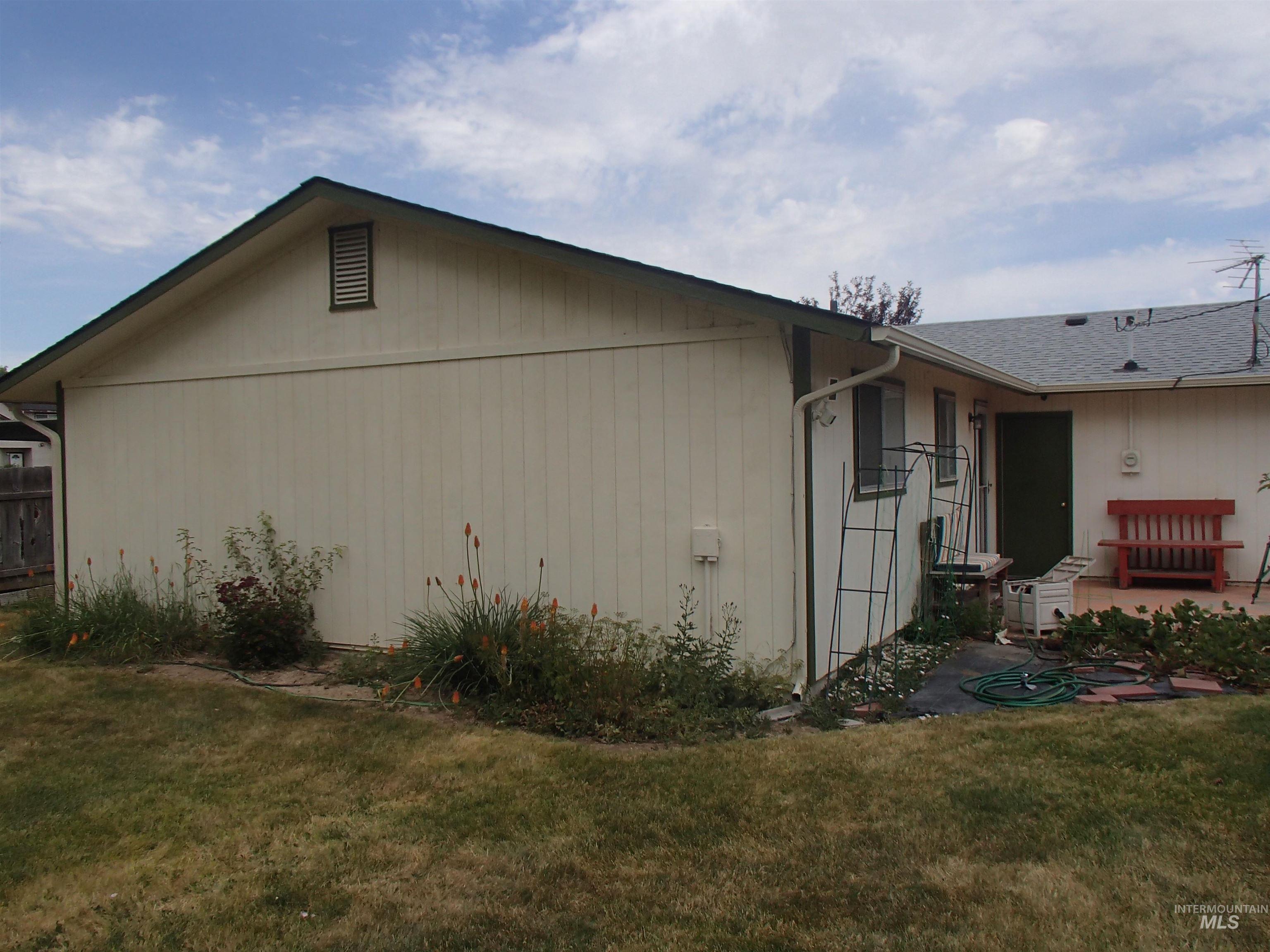 1111 S Locust, Nampa, Idaho 83686, 3 Bedrooms, 1 Bathroom, Residential For Sale, Price $314,700, 98991081