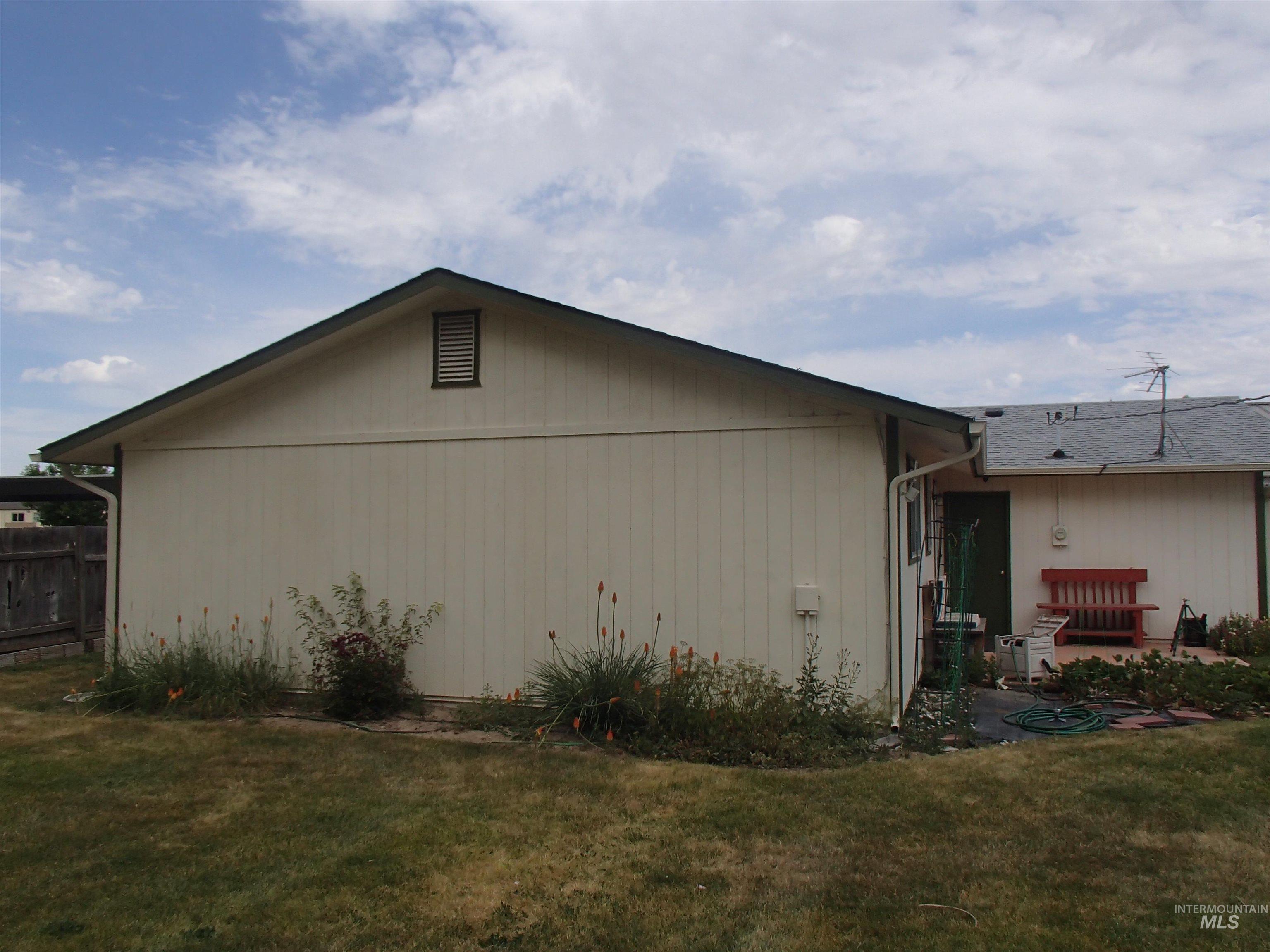 1111 S Locust, Nampa, Idaho 83686, 3 Bedrooms, 1 Bathroom, Residential For Sale, Price $314,700, 98991081